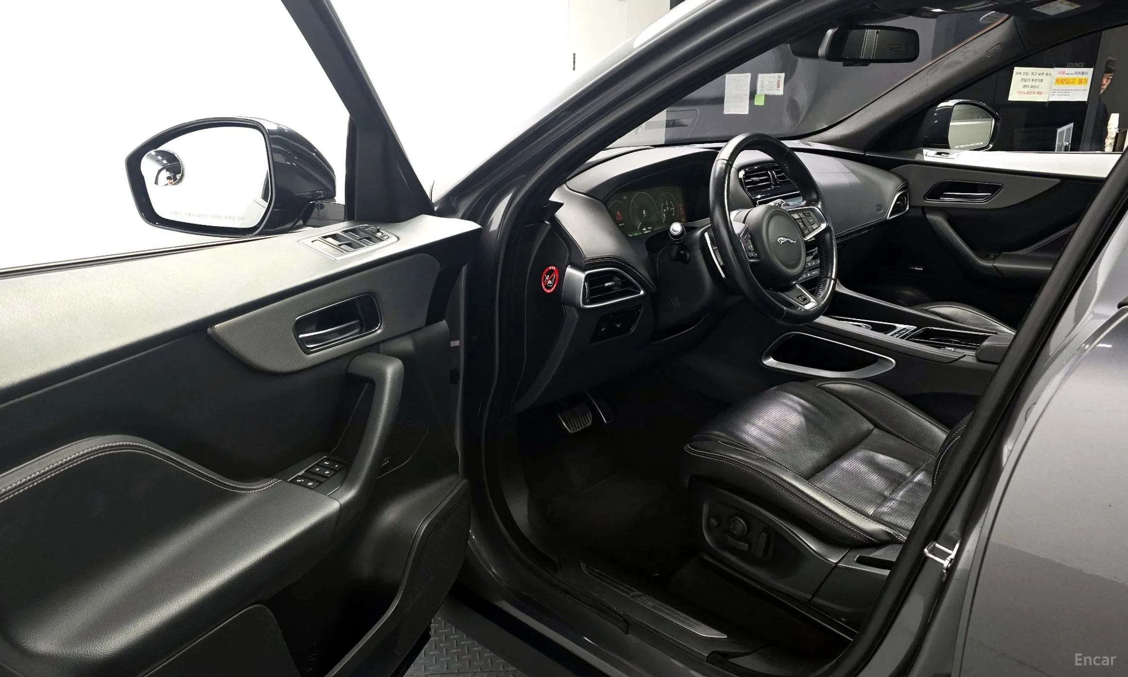 Jaguar F-PACE превью 10