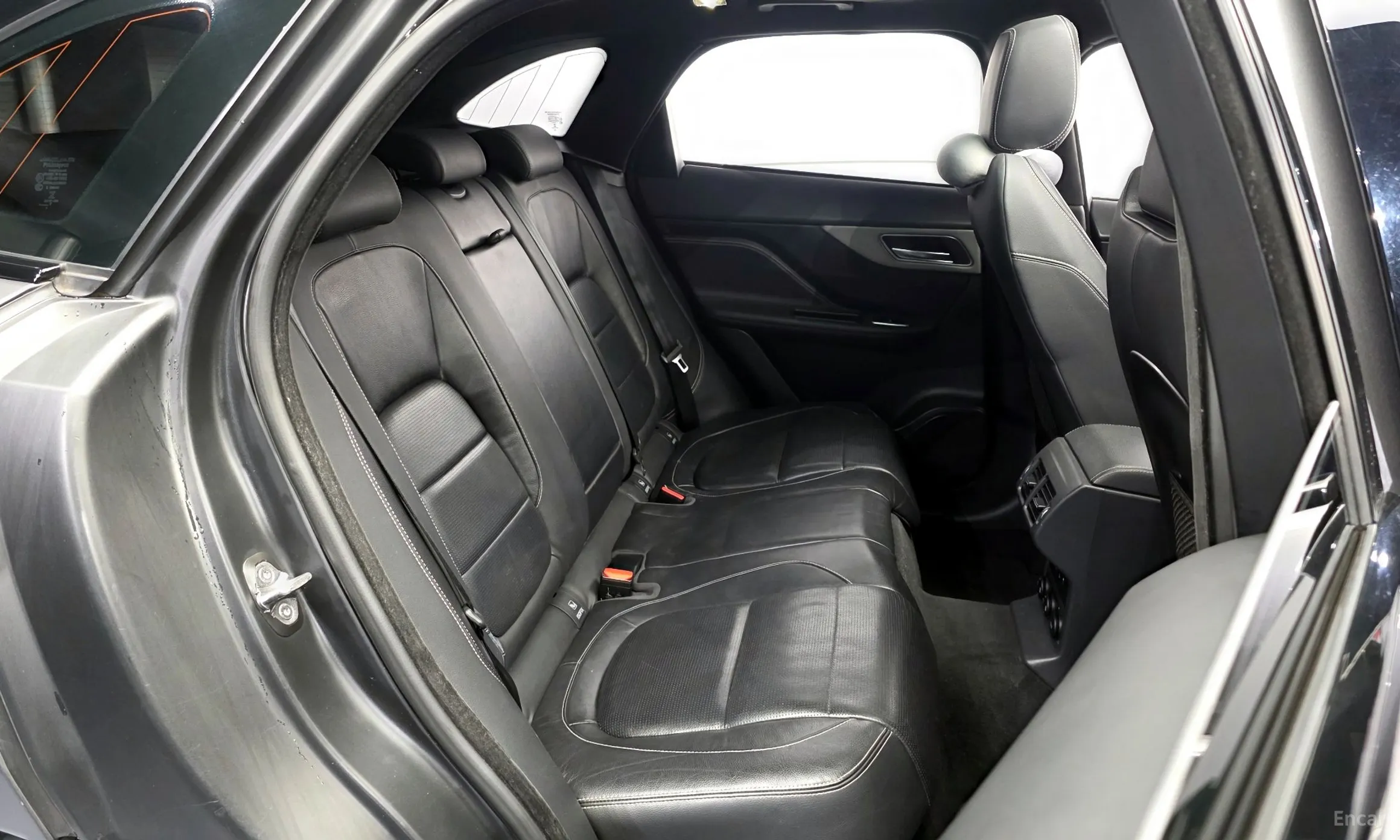 Jaguar F-PACE превью 12