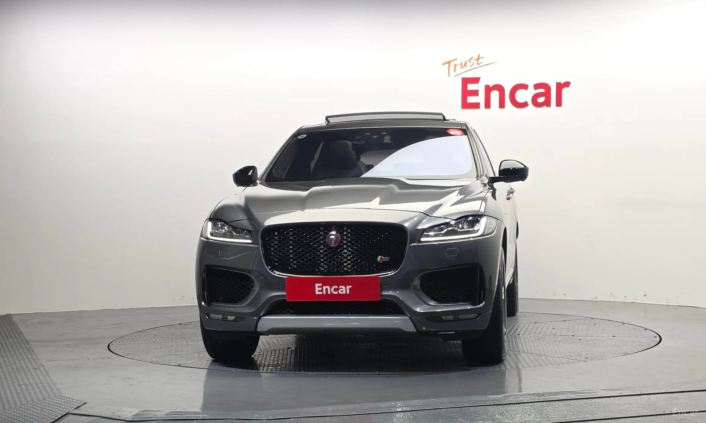 Jaguar F-PACE превью 3