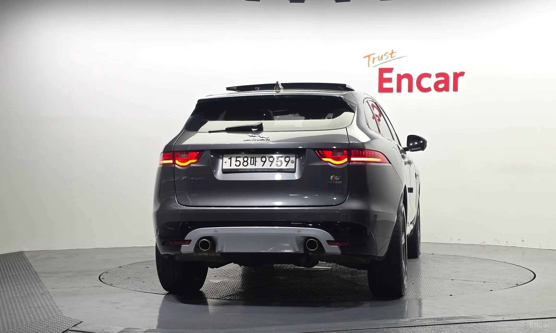 Jaguar F-PACE превью 4