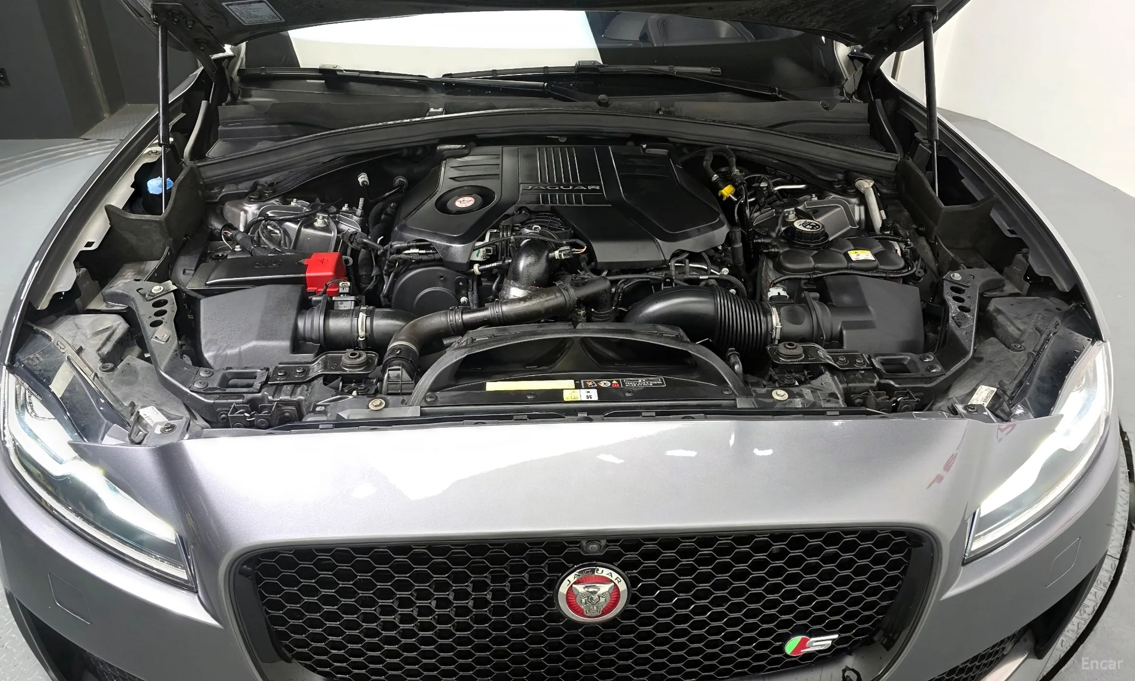 Jaguar F-PACE превью 6