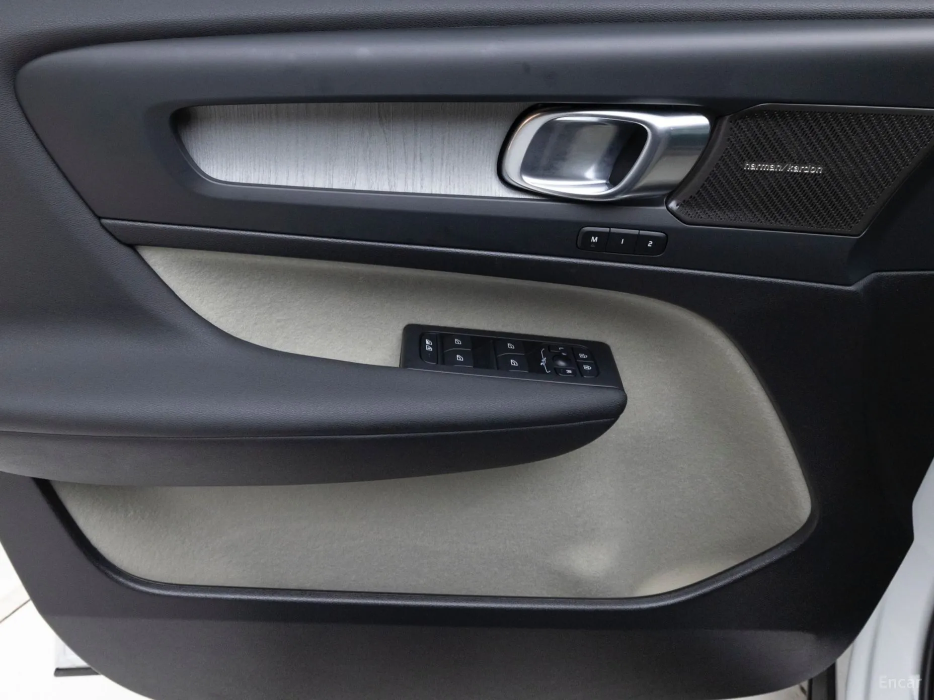 Volvo XC40 превью 15