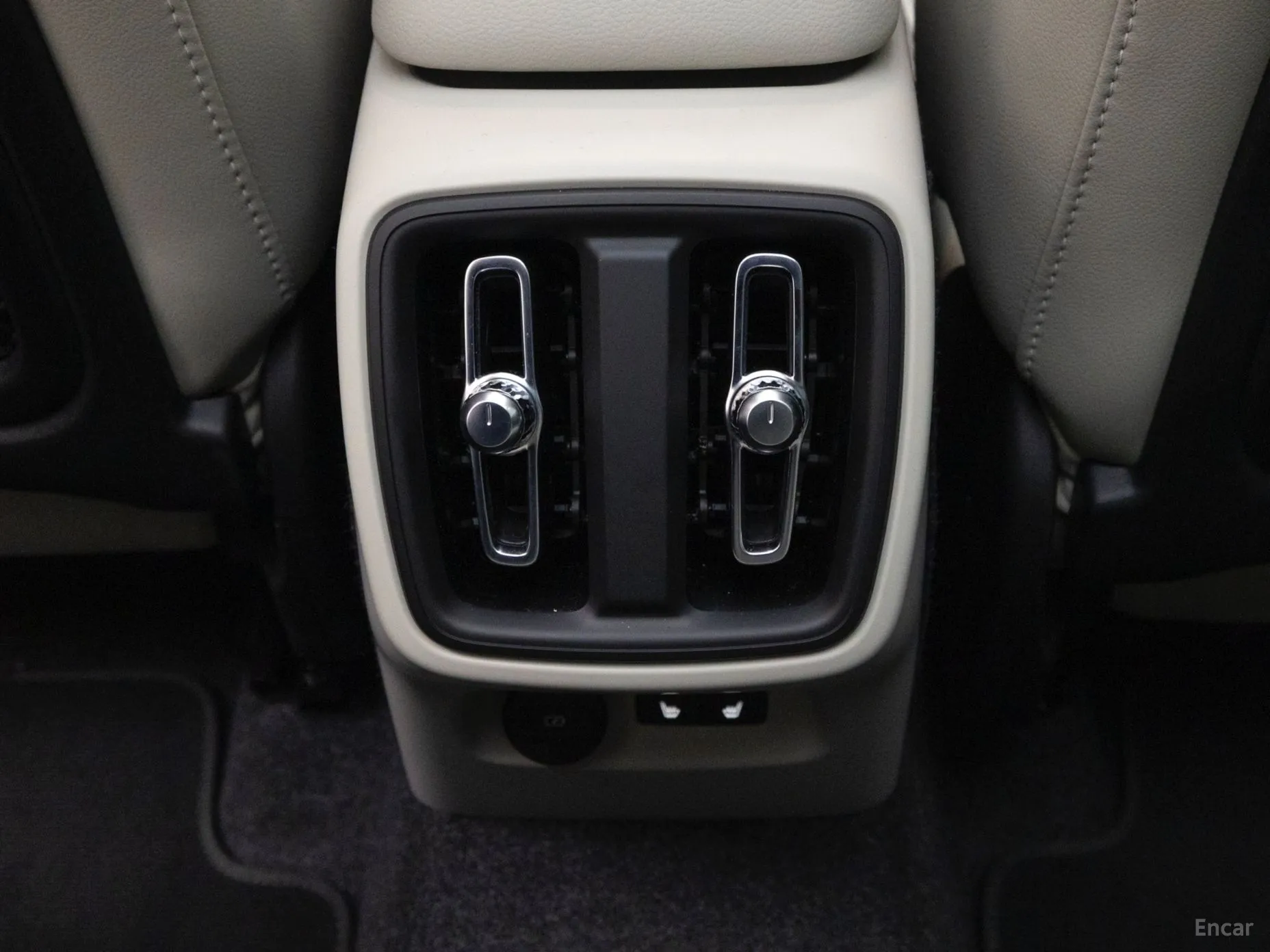 Volvo XC40 превью 16