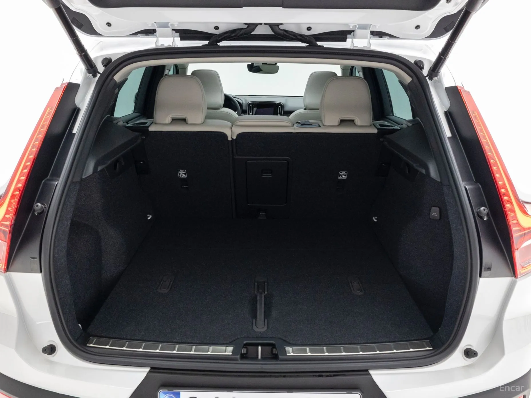 Volvo XC40 превью 17