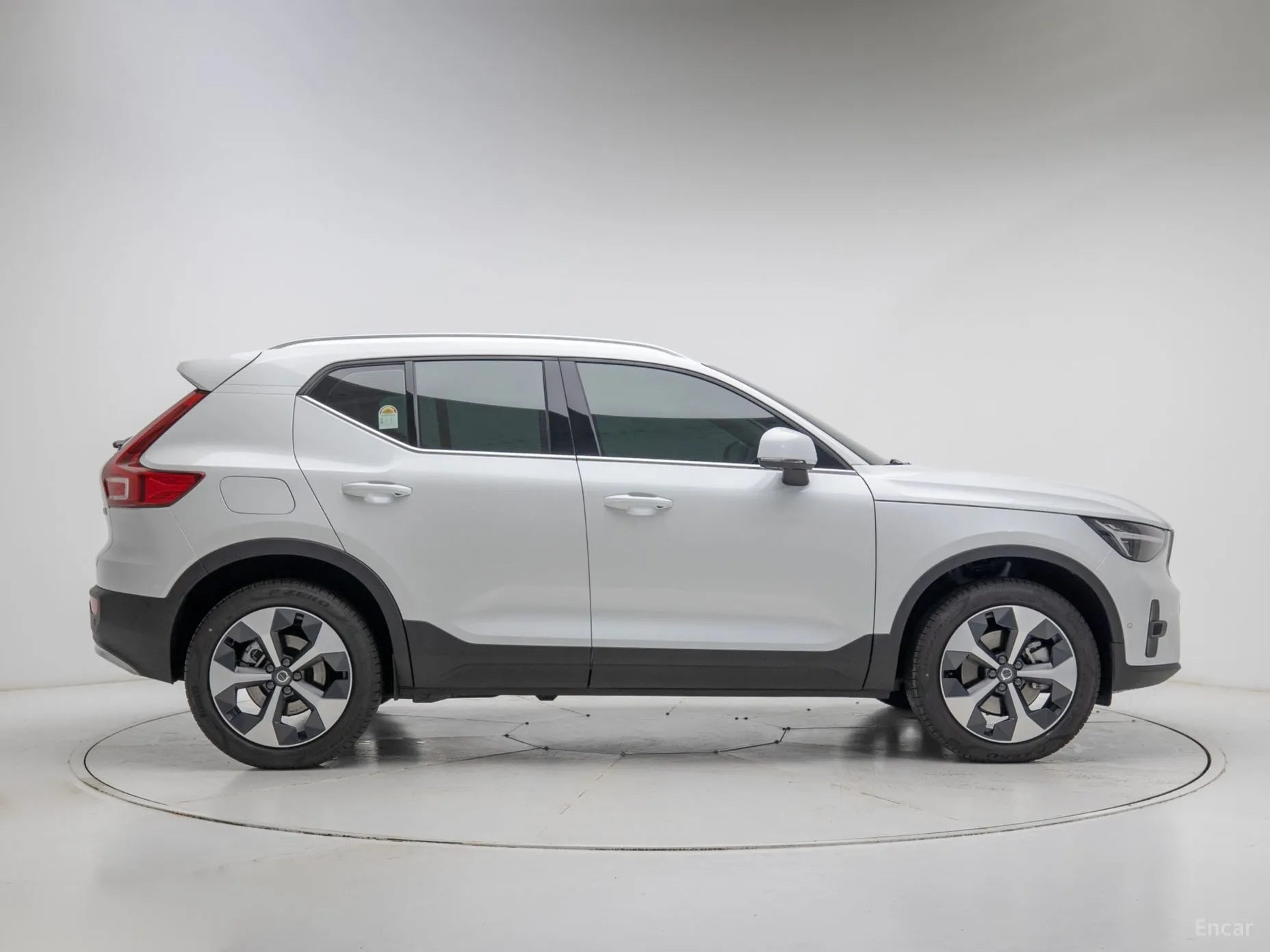 Volvo XC40 превью 3