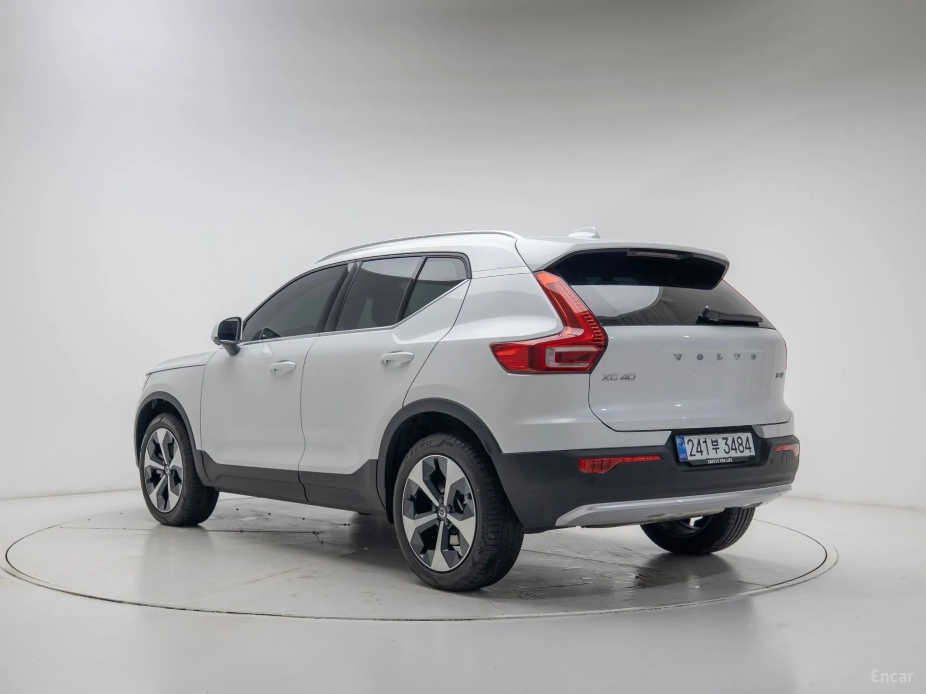 Volvo XC40 превью 4
