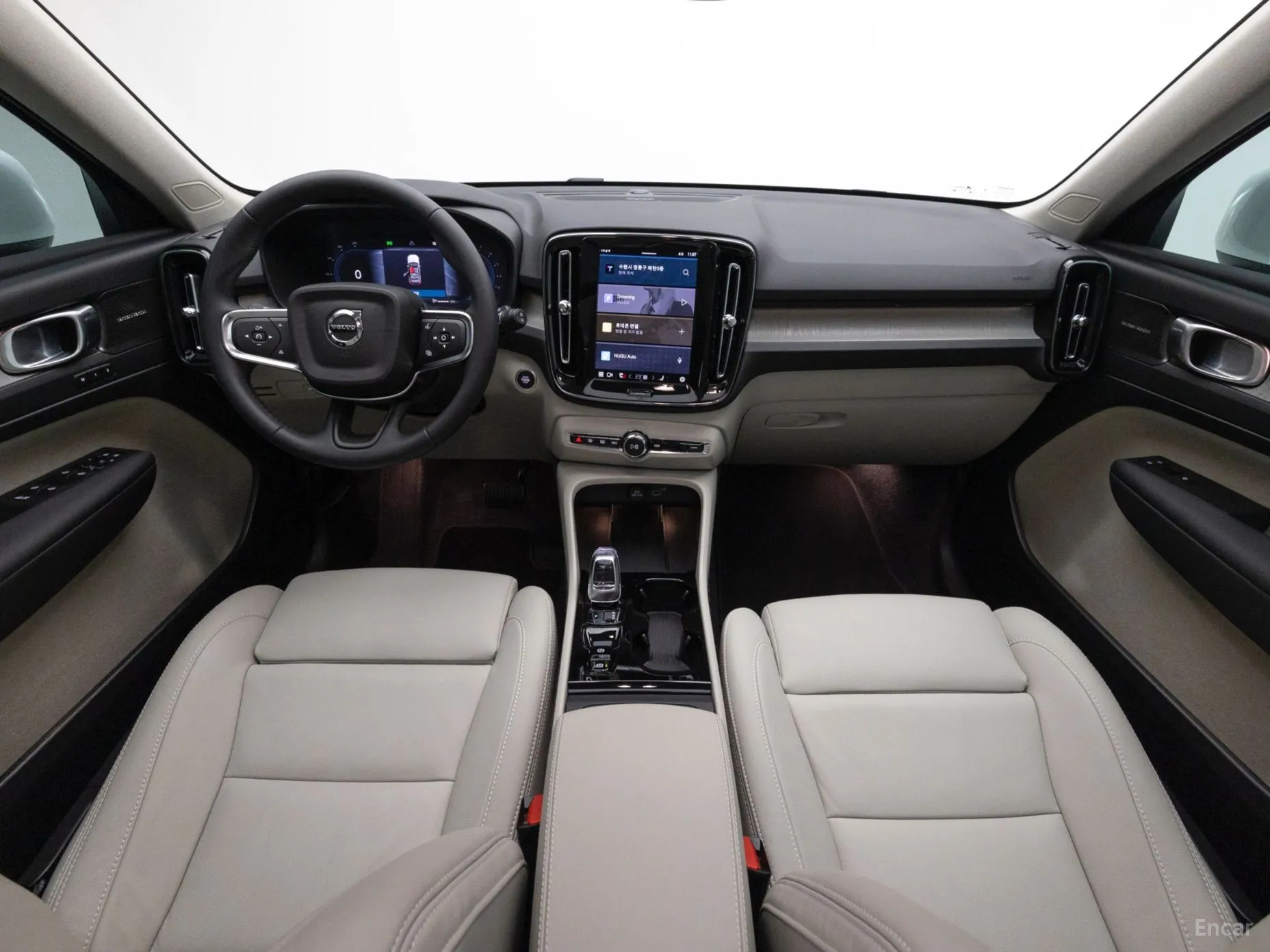 Volvo XC40 превью 7