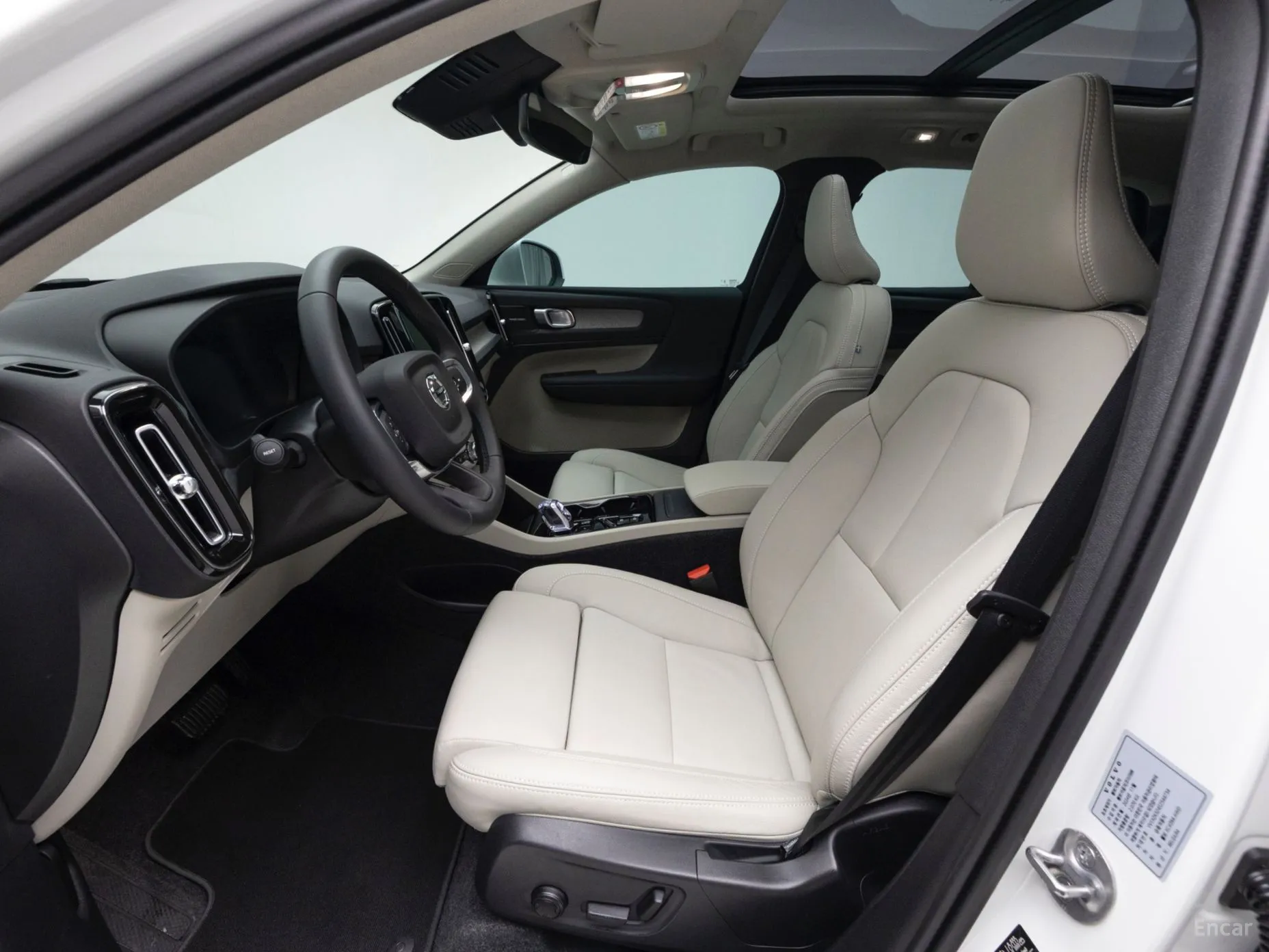 Volvo XC40 превью 9