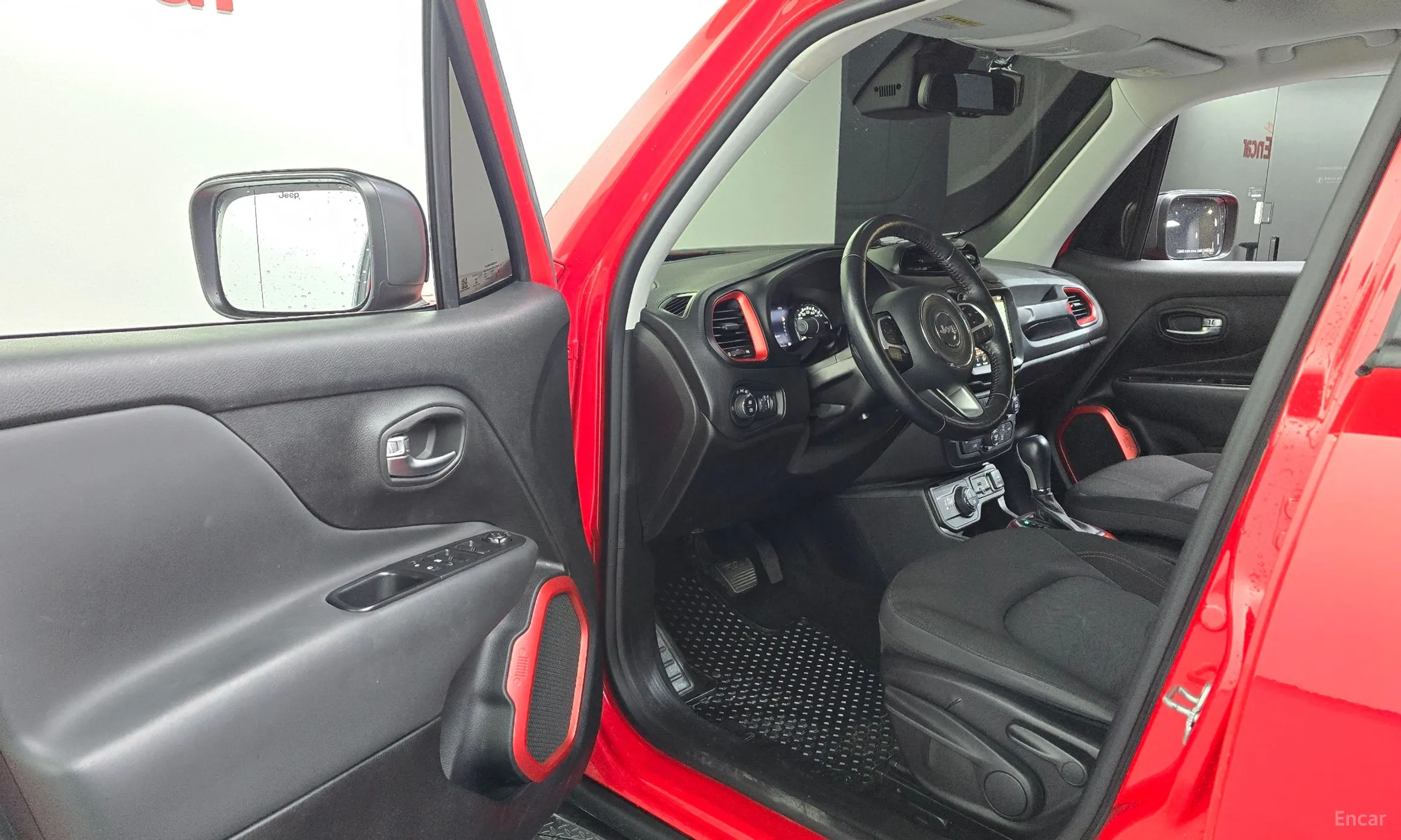 Jeep Renegade превью 10