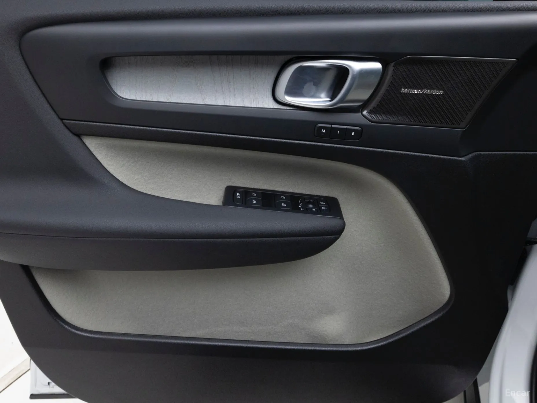 Volvo XC40 превью 15