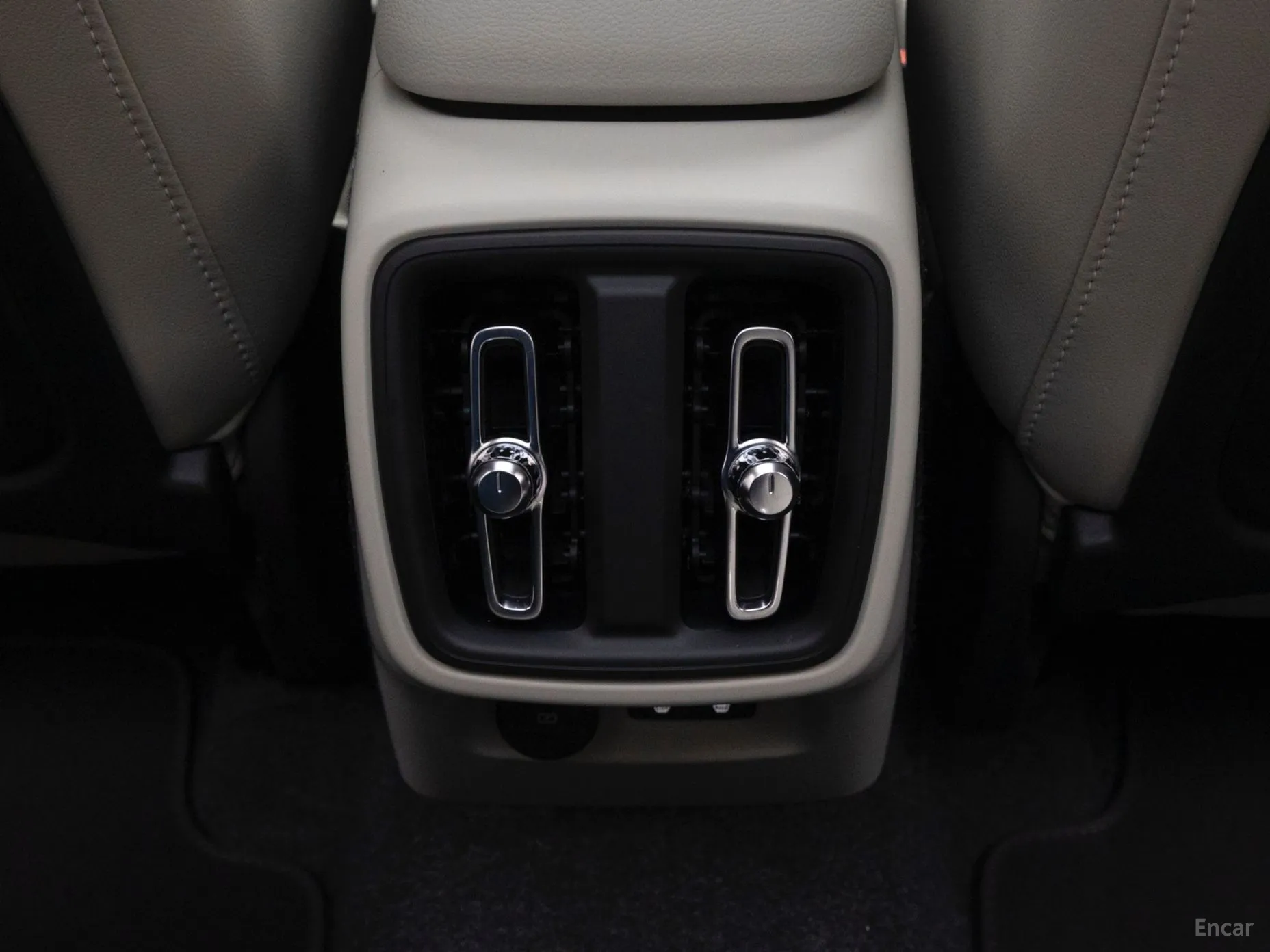 Volvo XC40 превью 16