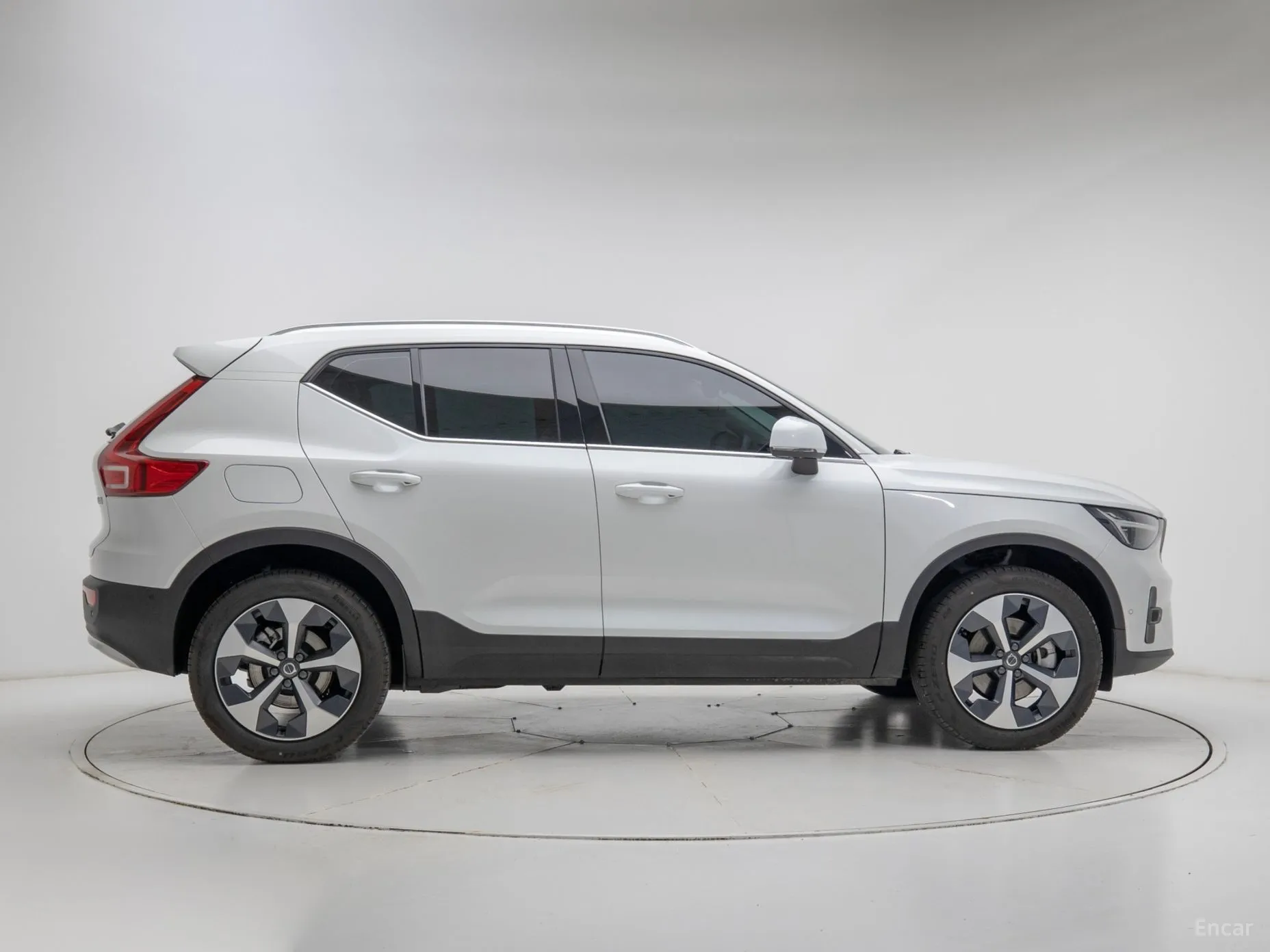 Volvo XC40 превью 3
