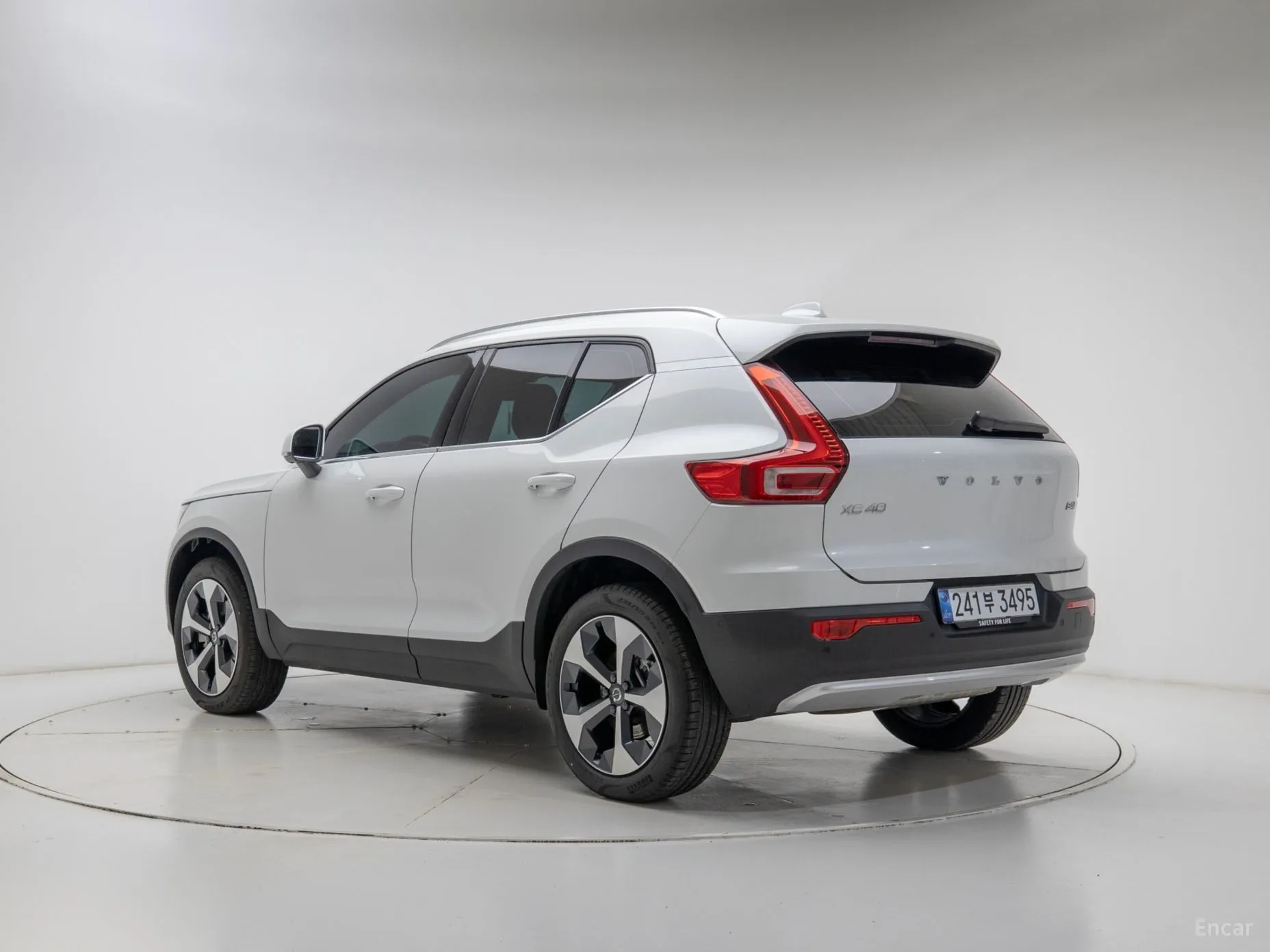 Volvo XC40 превью 4