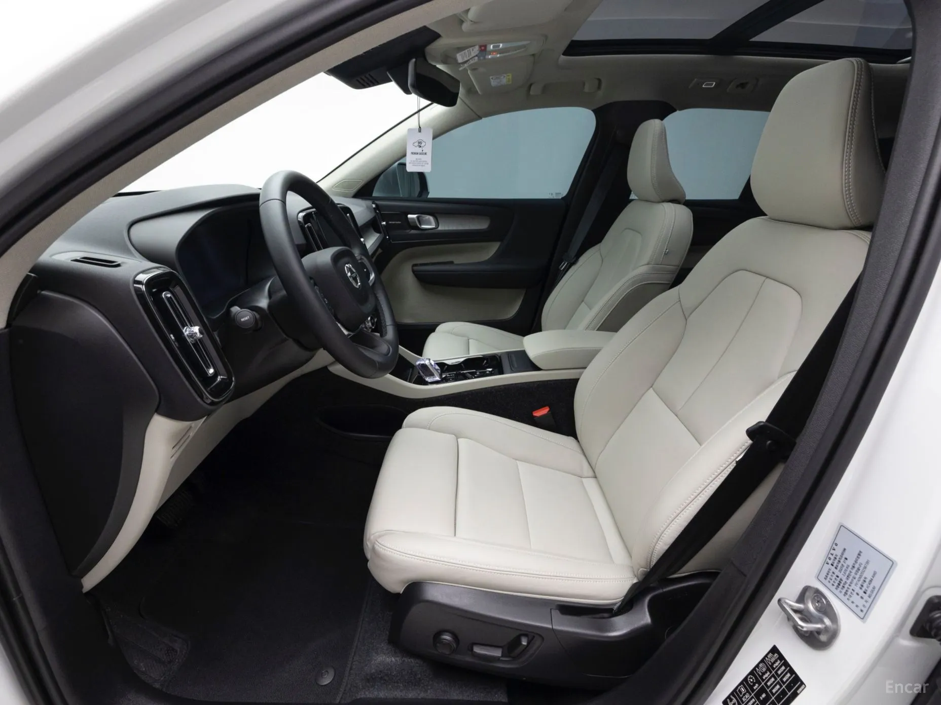 Volvo XC40 превью 9