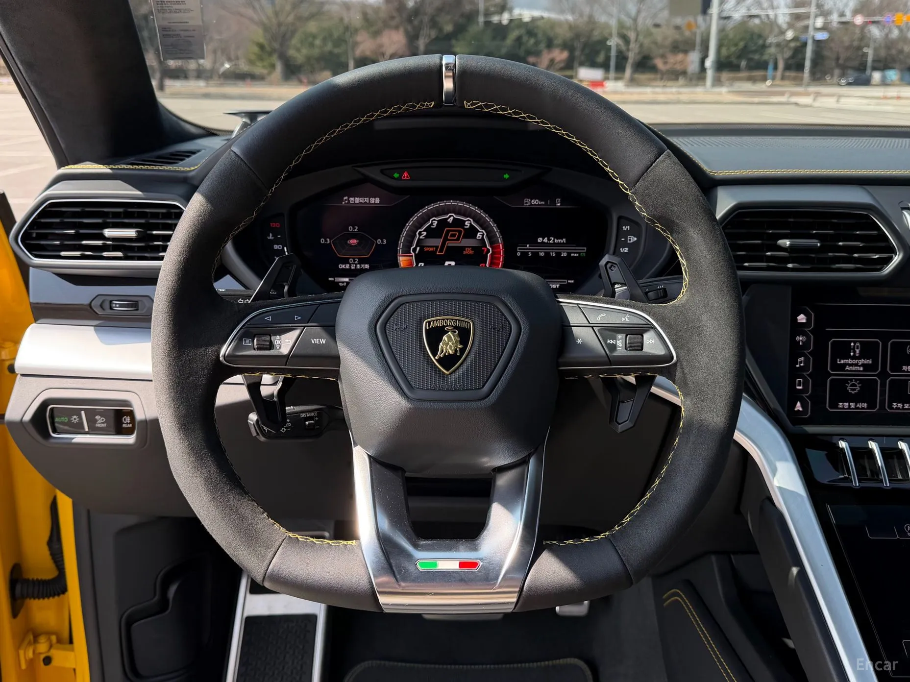 Lamborghini Urus превью 15
