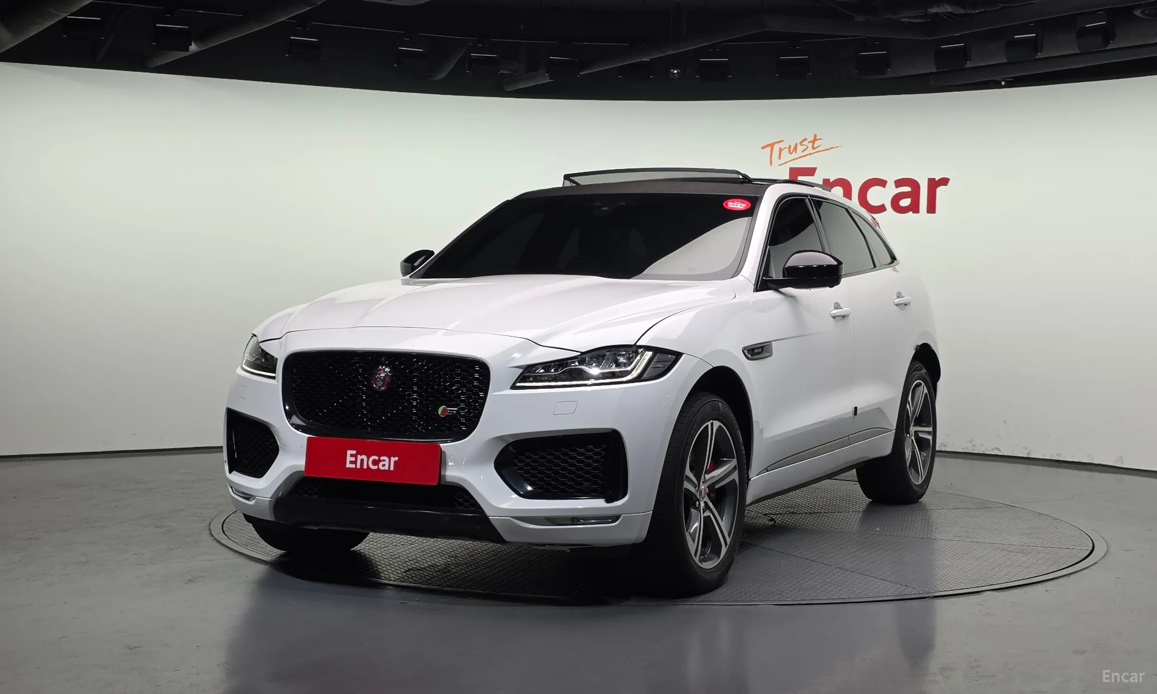 Jaguar F-PACE