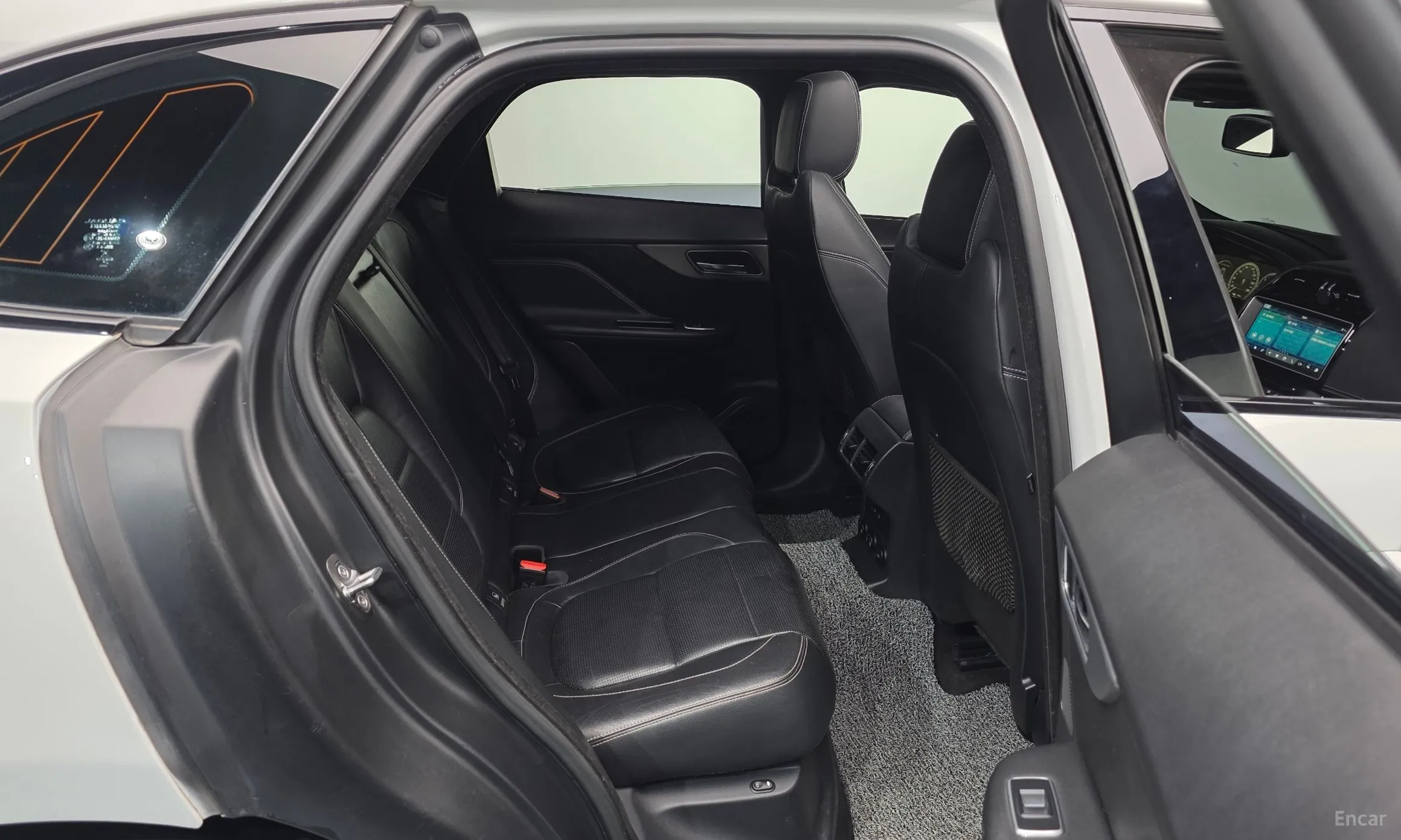 Jaguar F-PACE превью 12