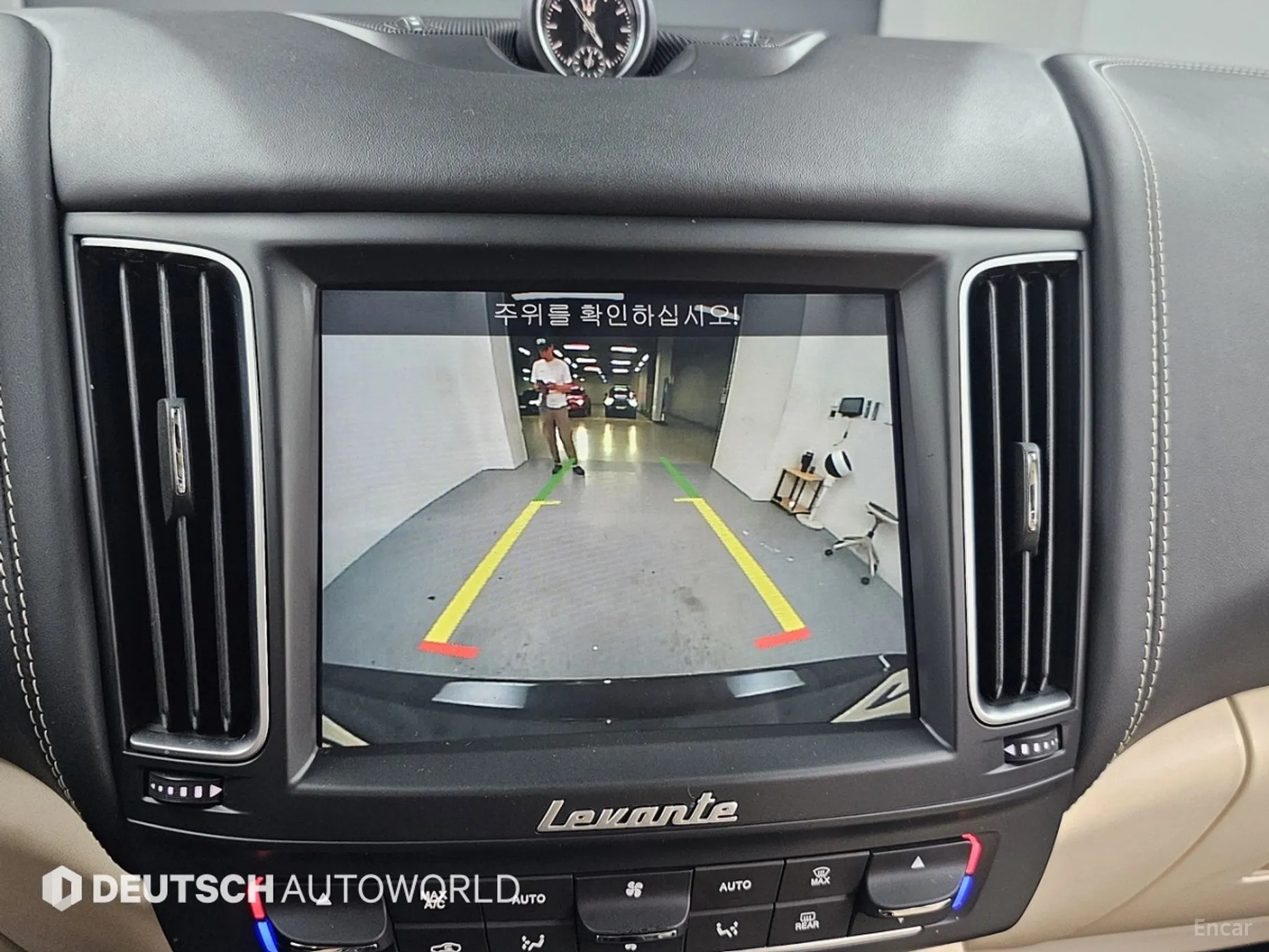 Maserati Levante превью 14