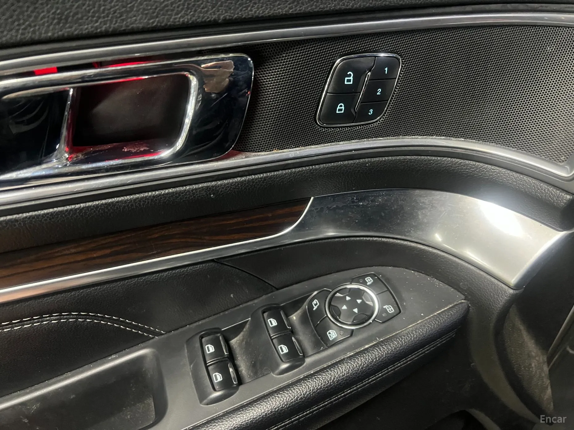 Ford Explorer превью 16