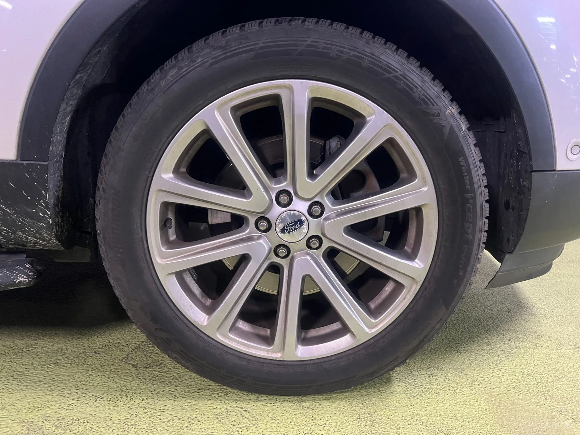Ford Explorer превью 20