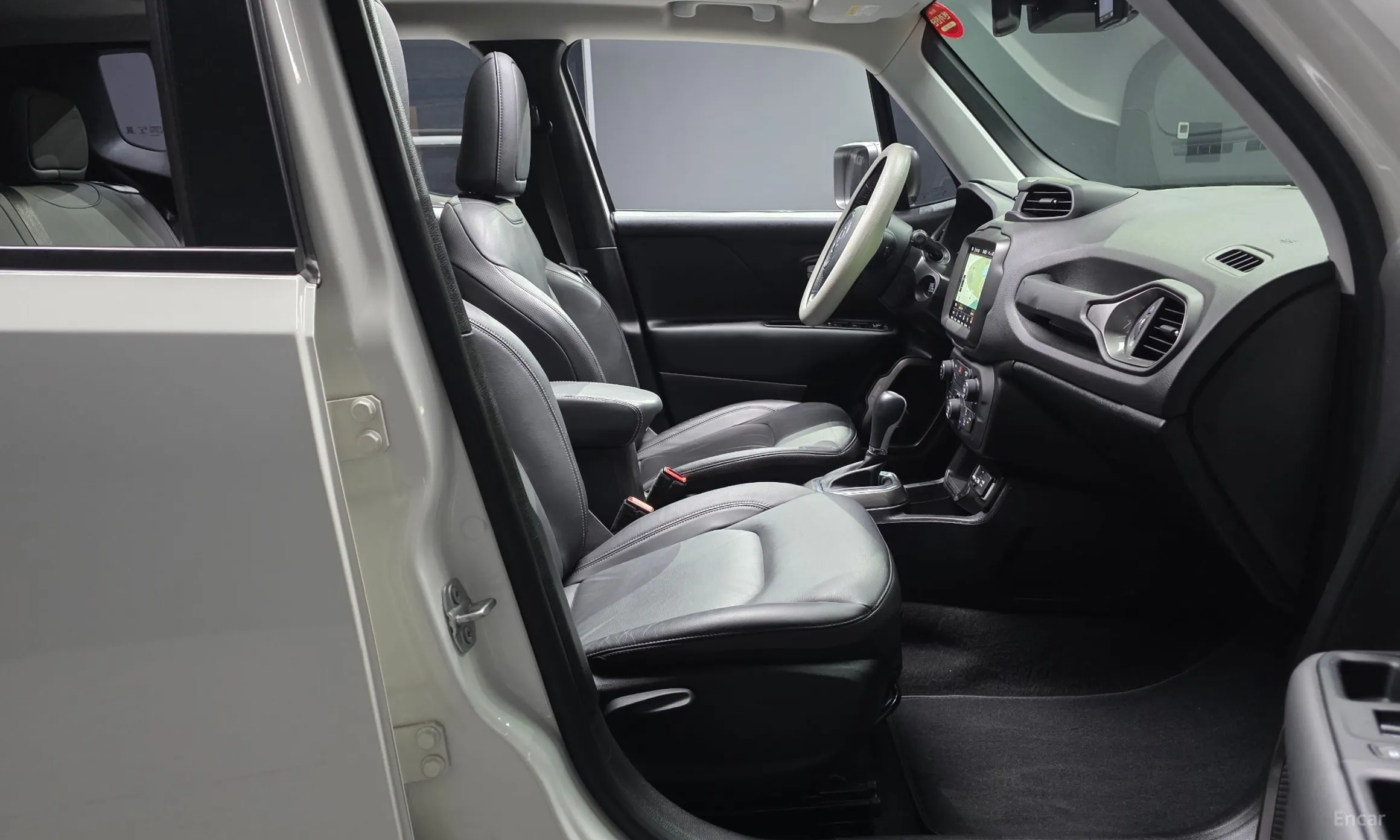 Jeep Renegade превью 10
