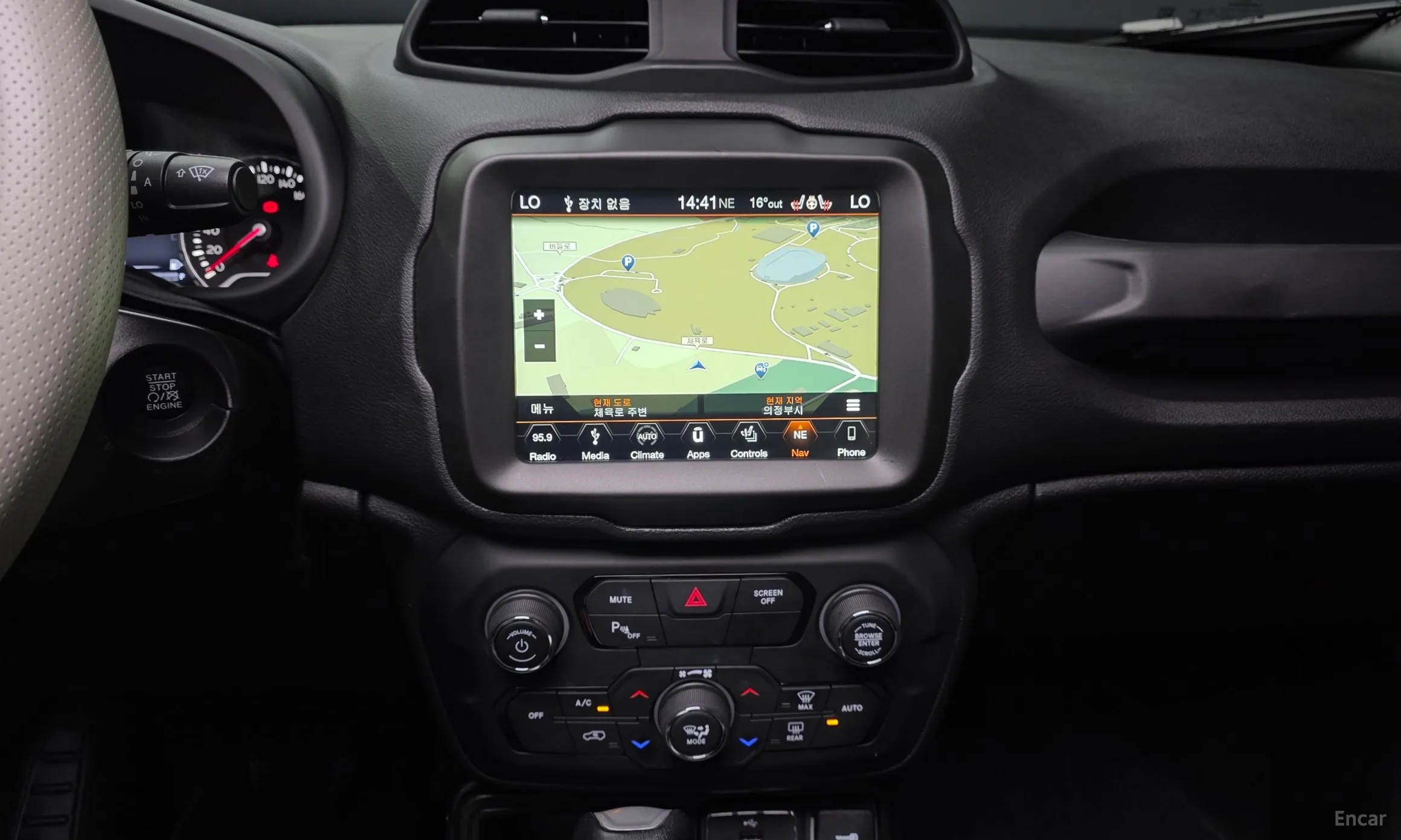 Jeep Renegade превью 14