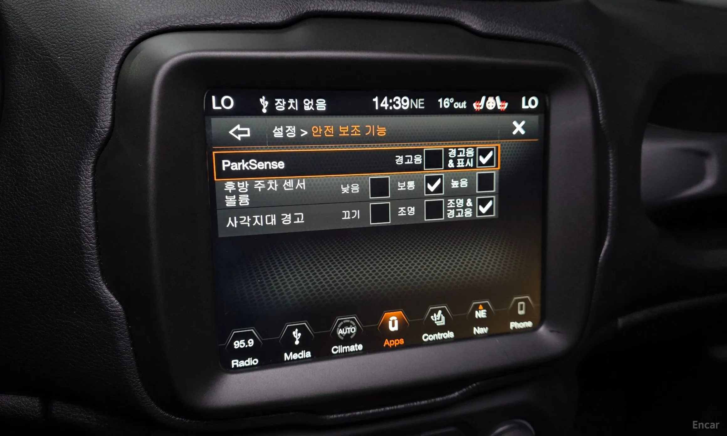 Jeep Renegade превью 16