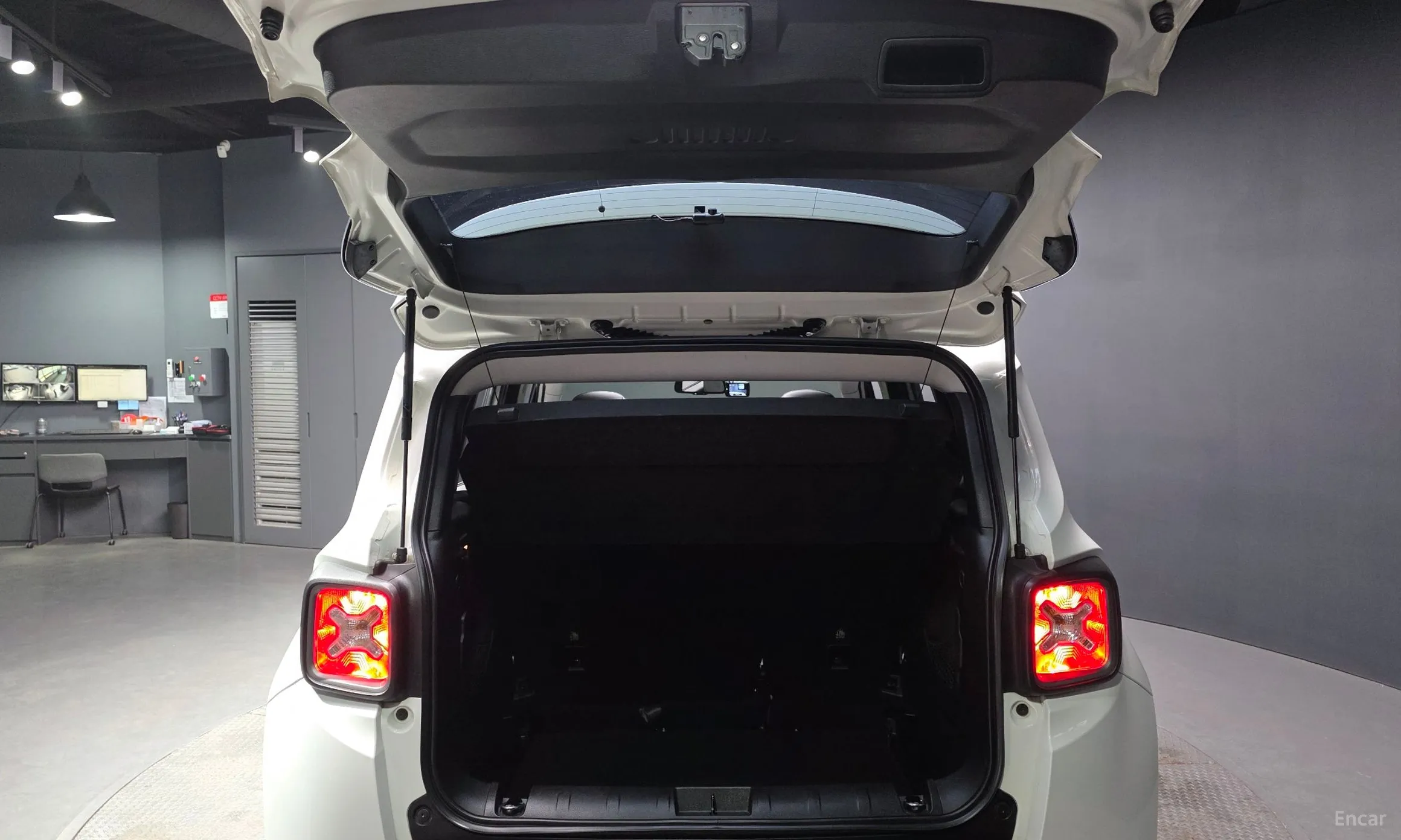 Jeep Renegade превью 20
