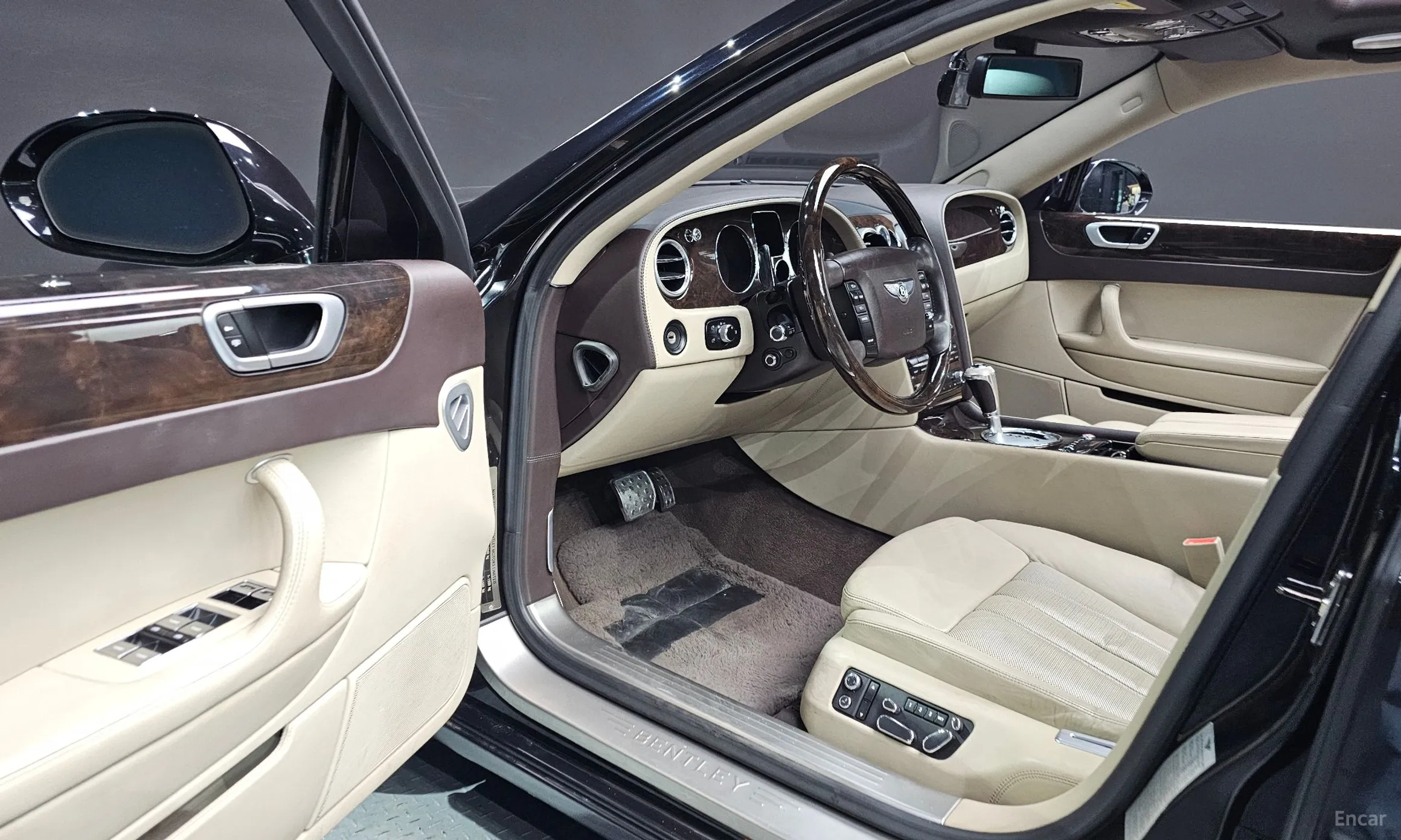 Bentley Flying Spur Gen 1 превью 11