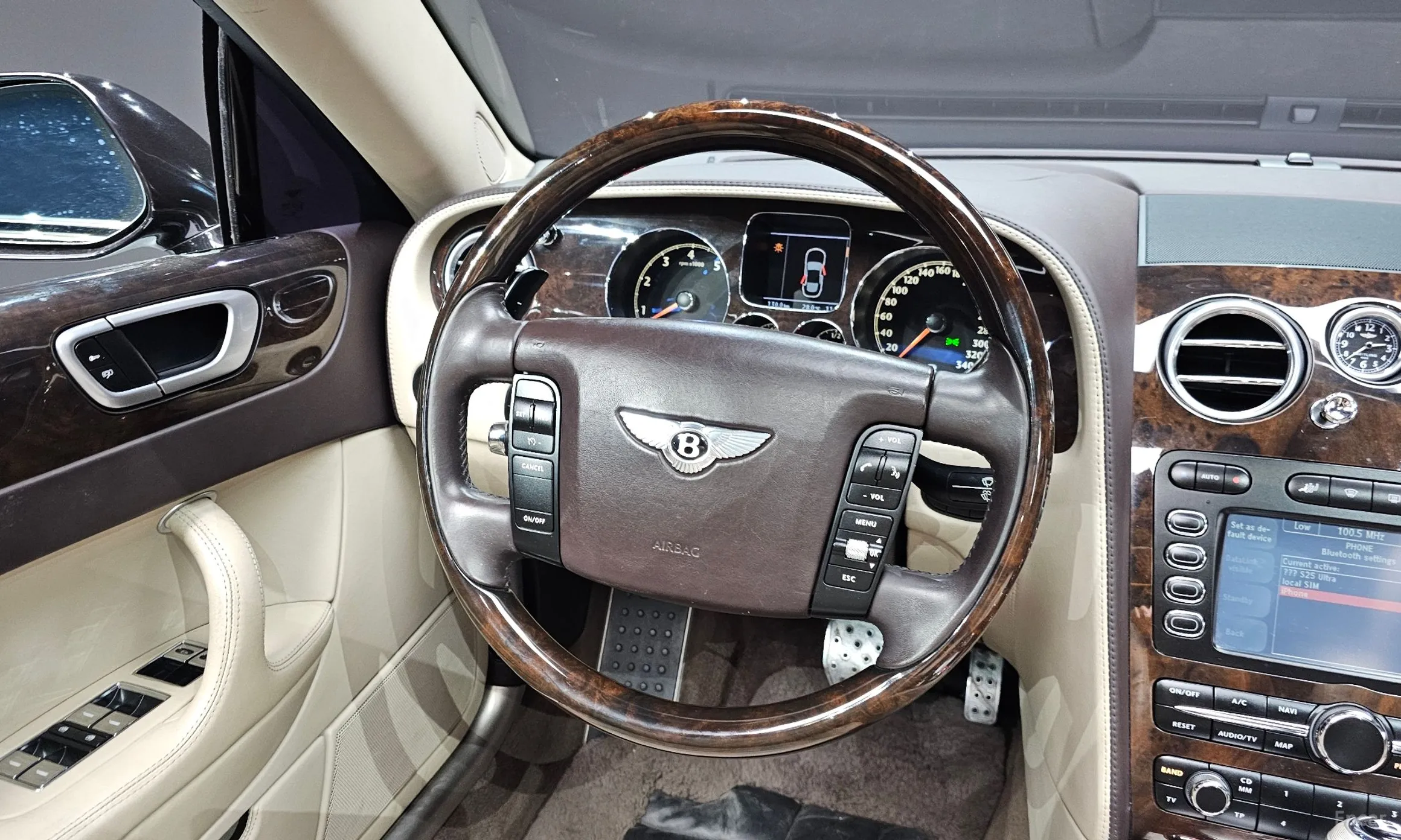 Bentley Flying Spur Gen 1 превью 13