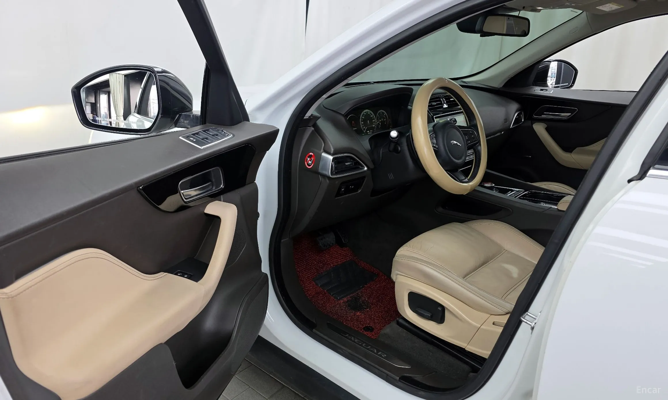 Jaguar F-PACE превью 10