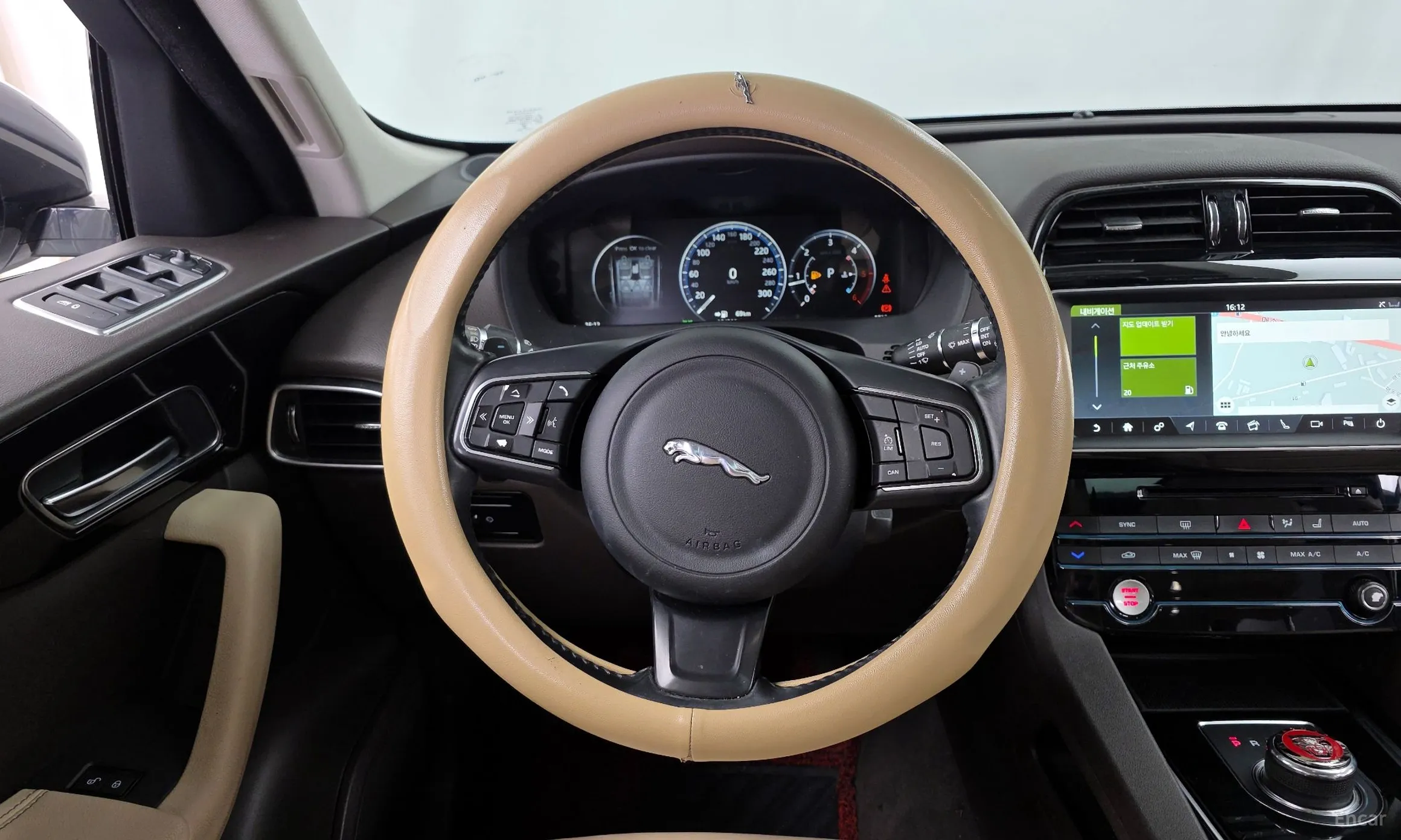 Jaguar F-PACE превью 13