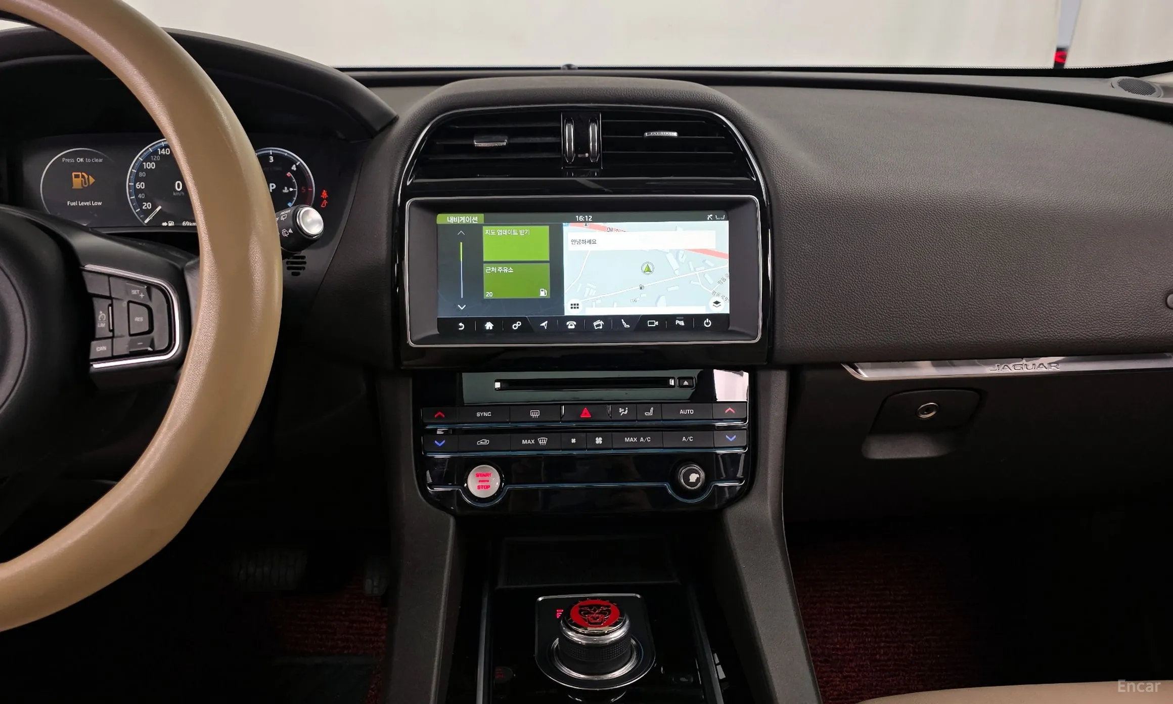Jaguar F-PACE превью 14