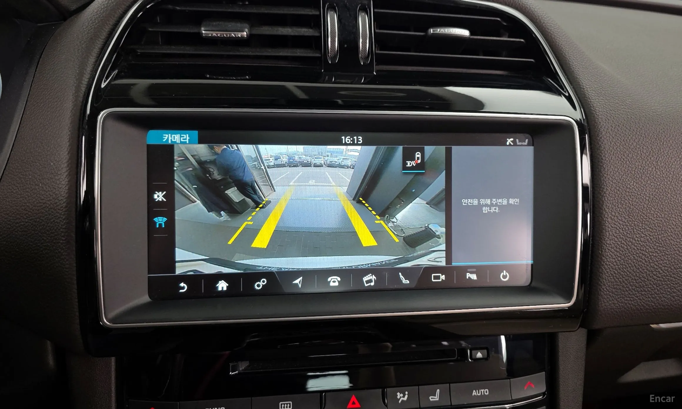 Jaguar F-PACE превью 15