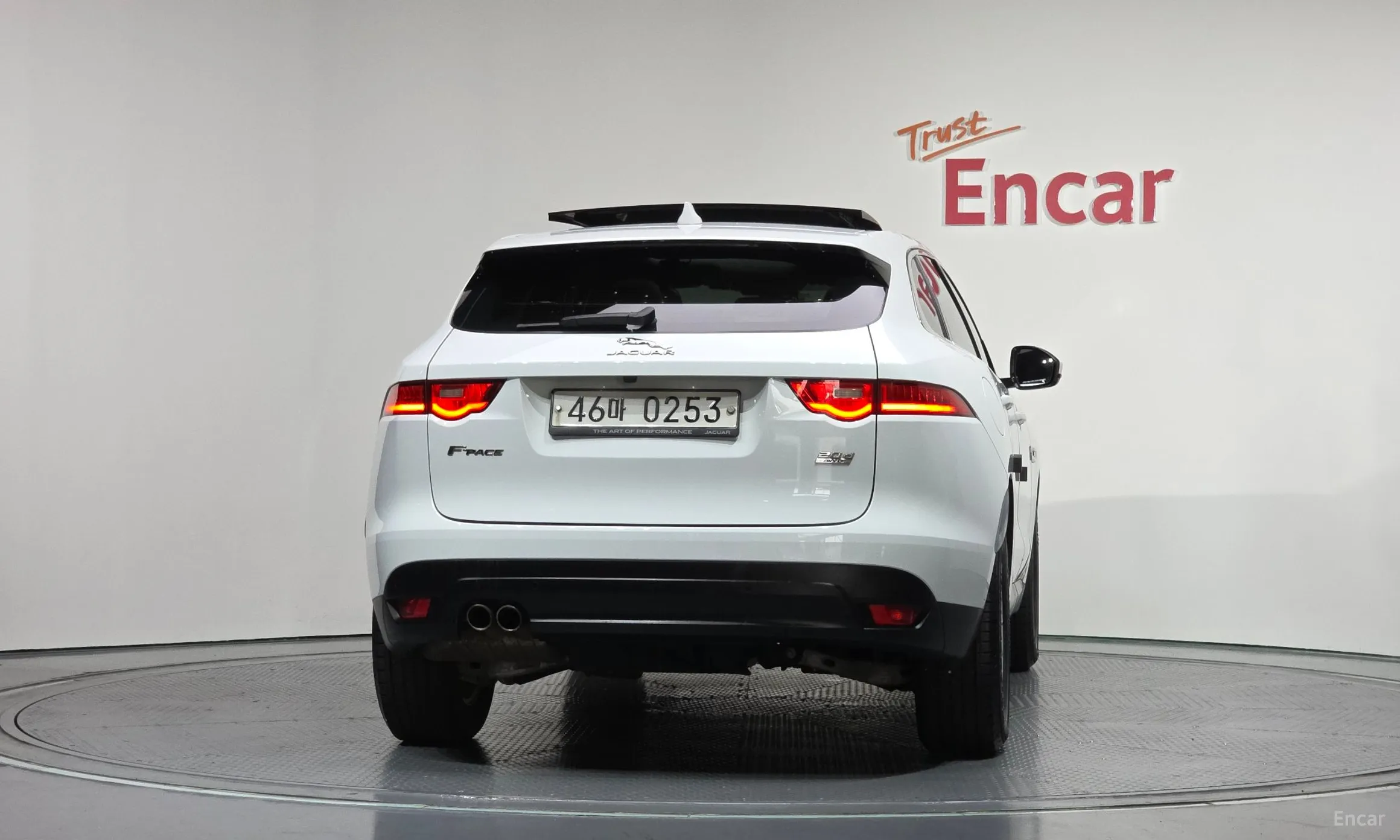 Jaguar F-PACE превью 4