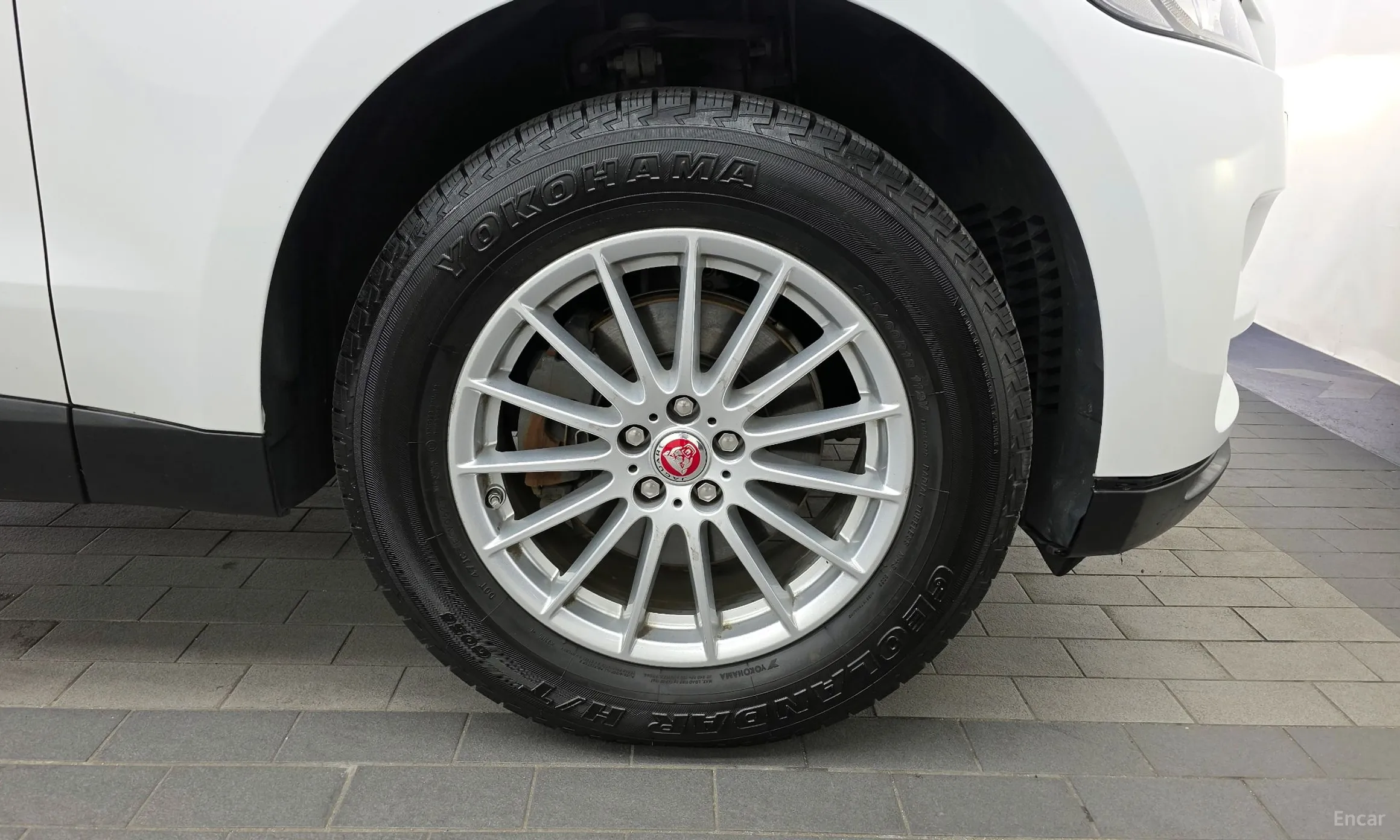 Jaguar F-PACE превью 5
