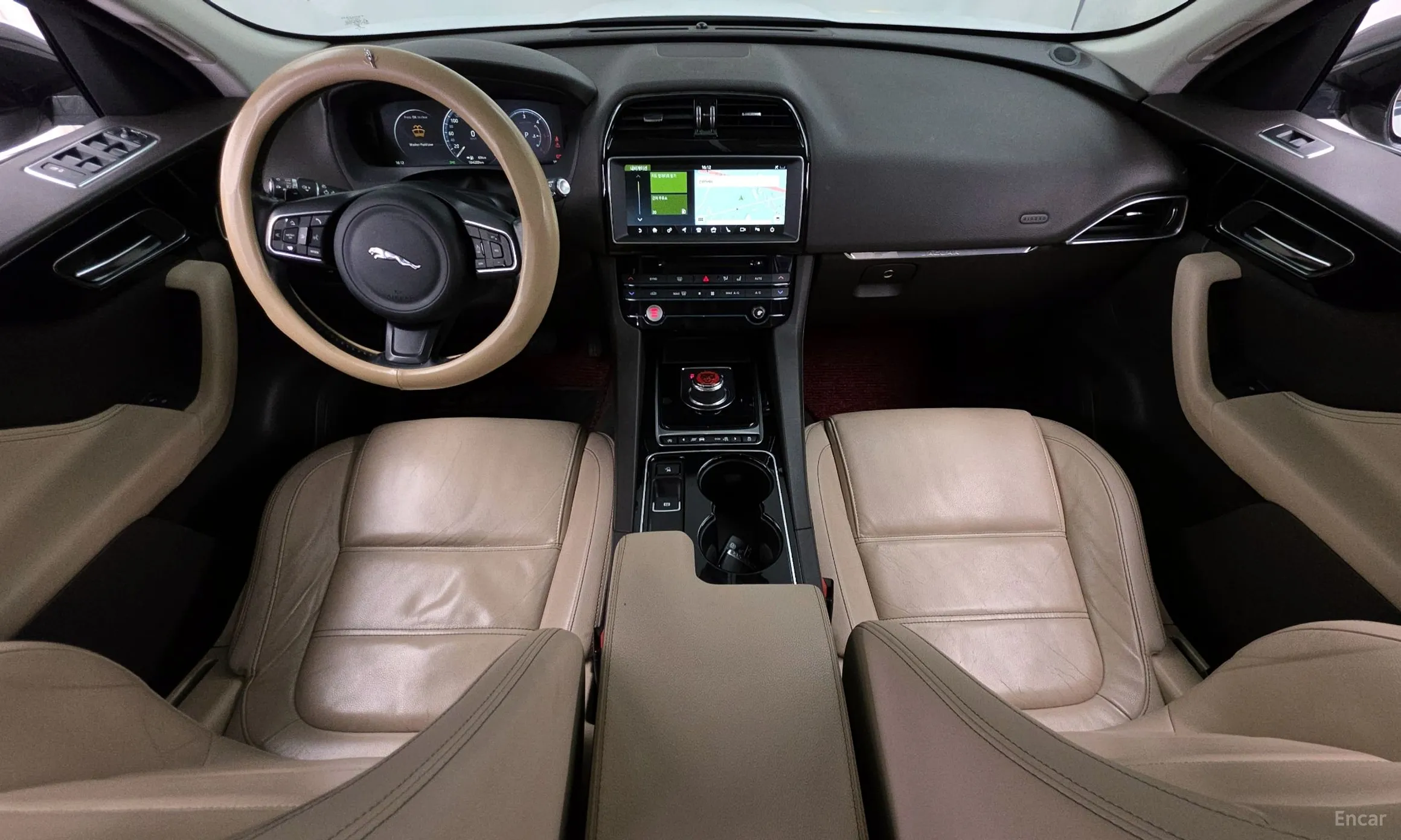 Jaguar F-PACE превью 7