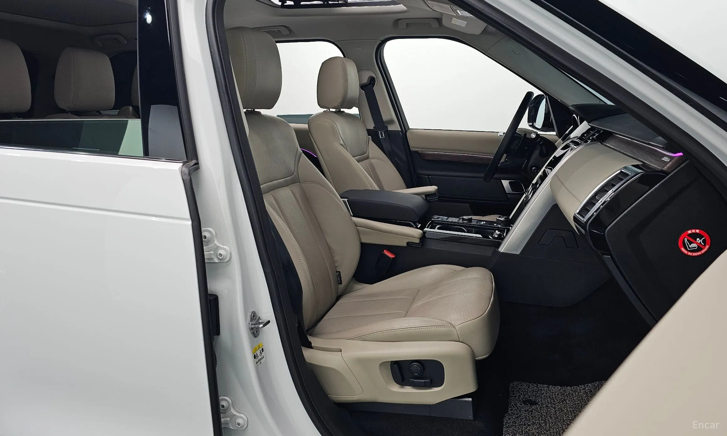 Land Rover Discovery 5 превью 10