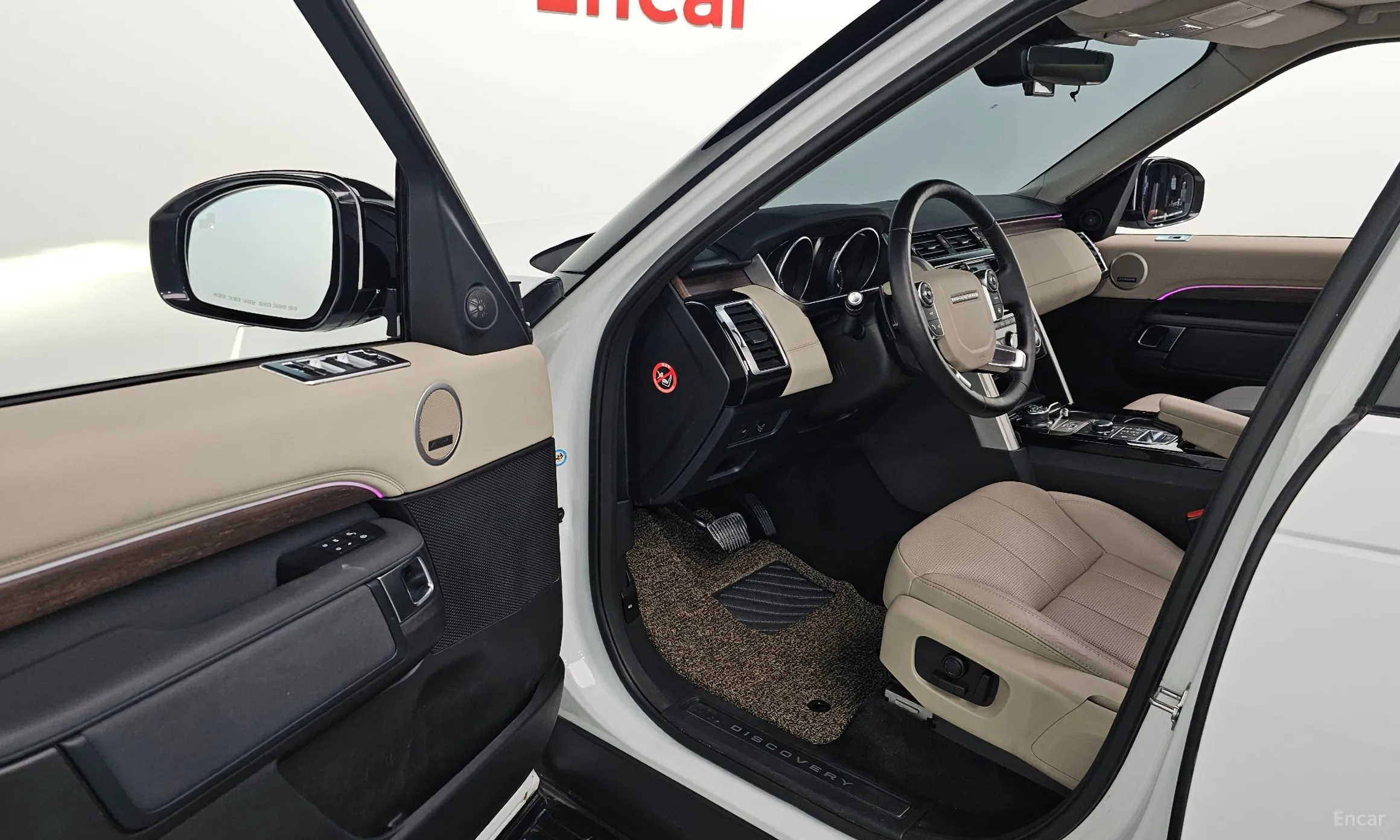 Land Rover Discovery 5 превью 11
