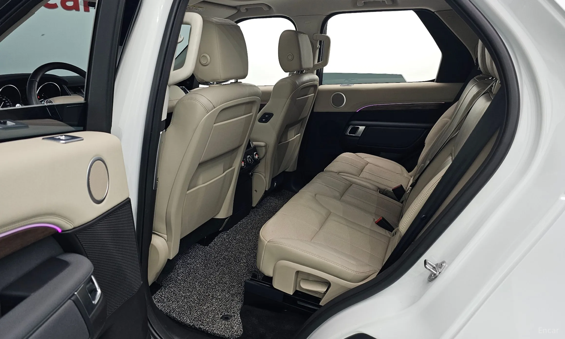 Land Rover Discovery 5 превью 12
