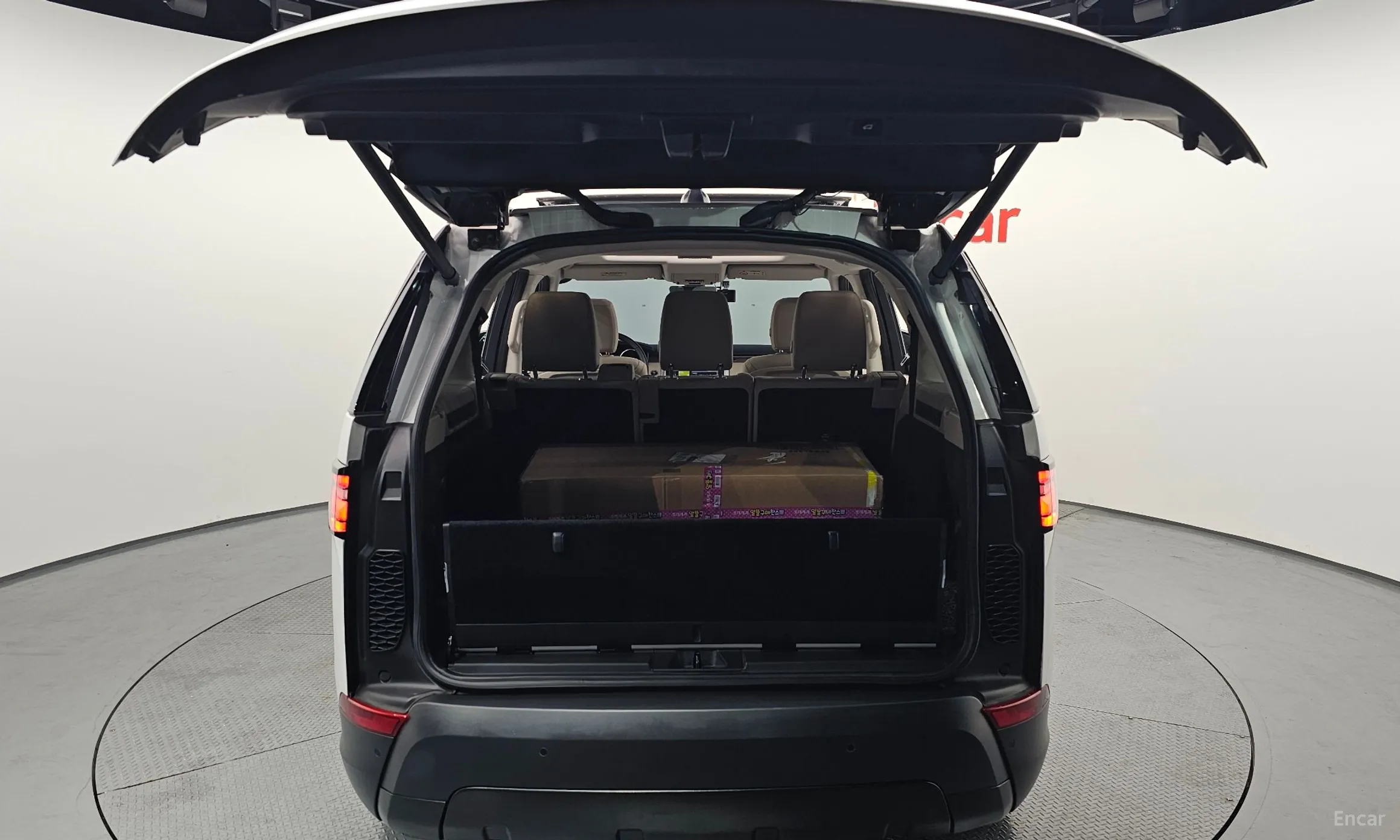 Land Rover Discovery 5 превью 20