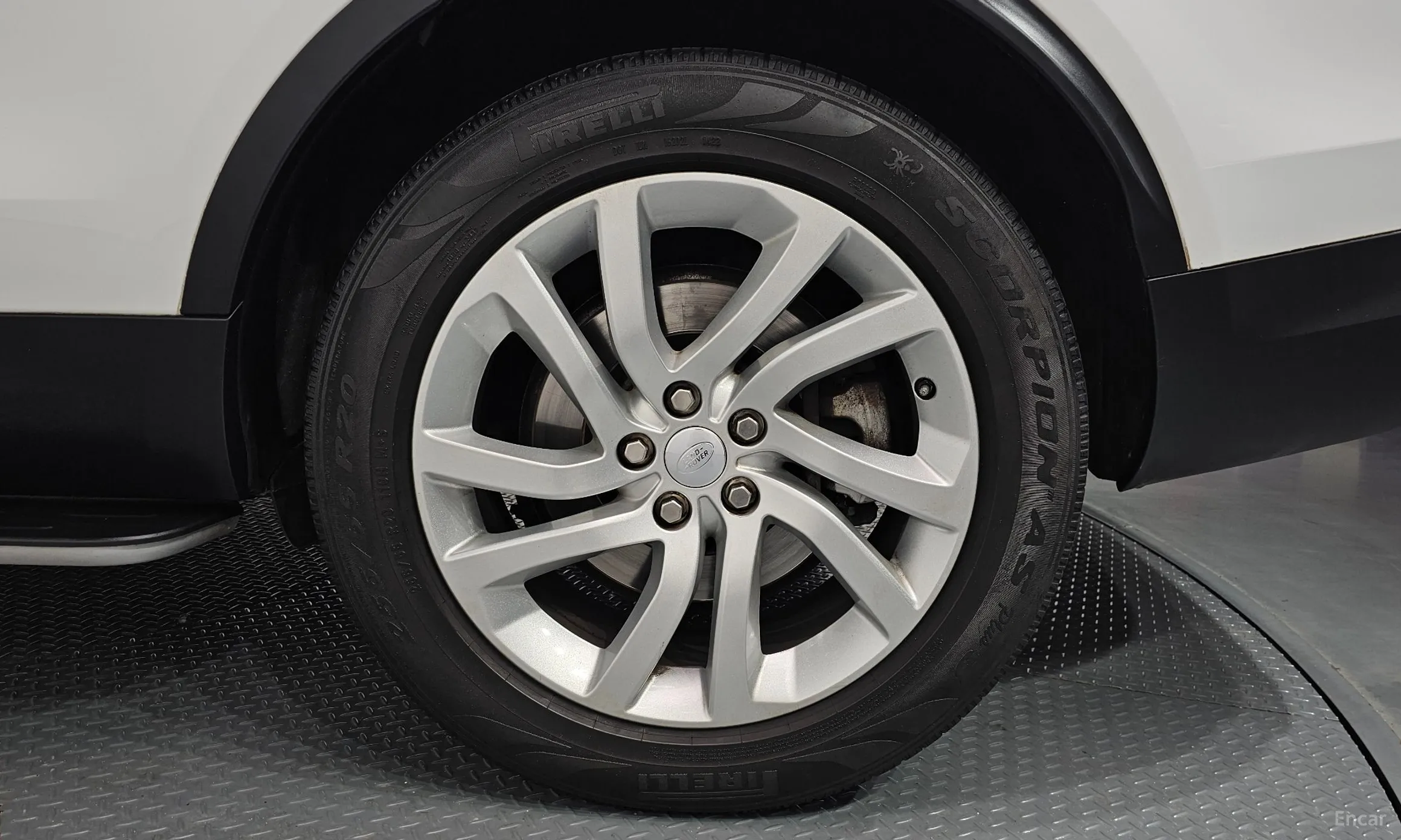Land Rover Discovery 5 превью 5