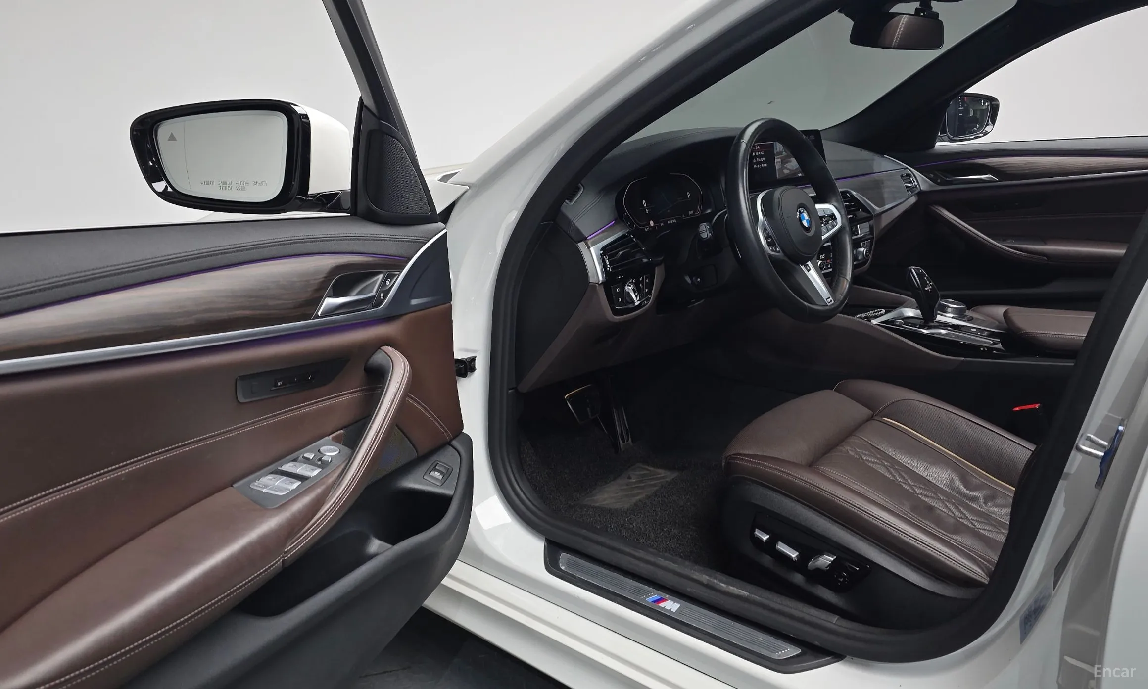 BMW 5 Series (G30) превью 10