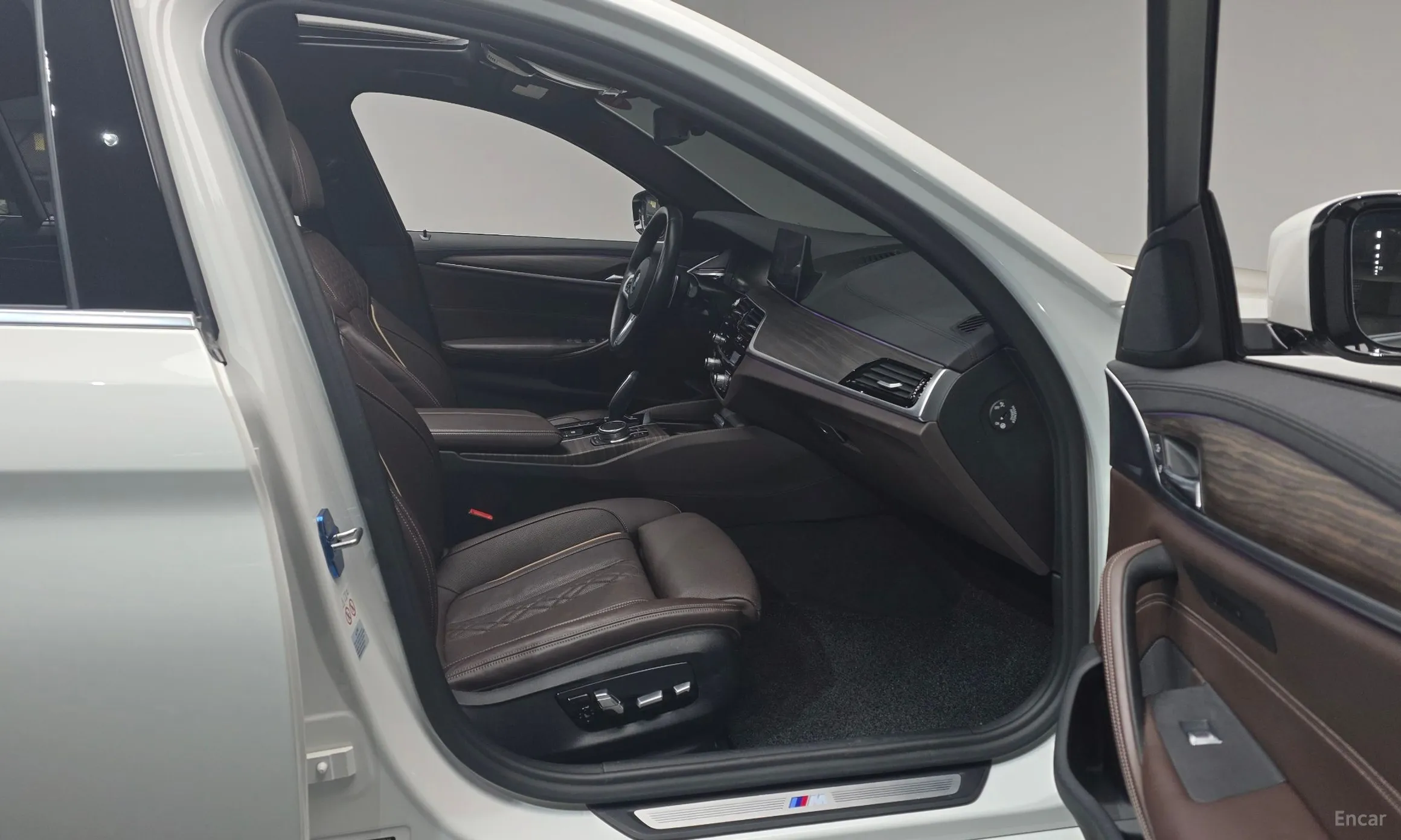 BMW 5 Series (G30) превью 11