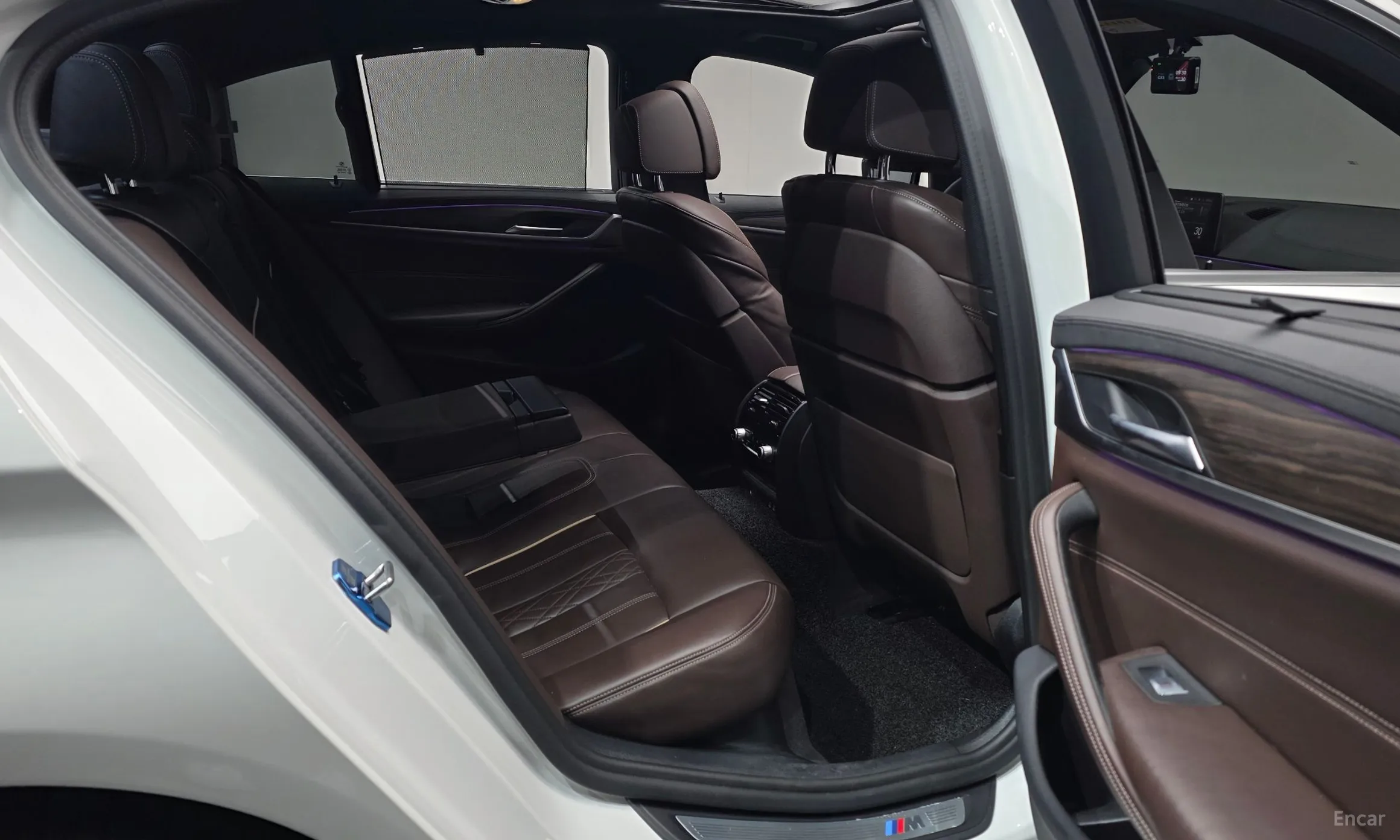 BMW 5 Series (G30) превью 12