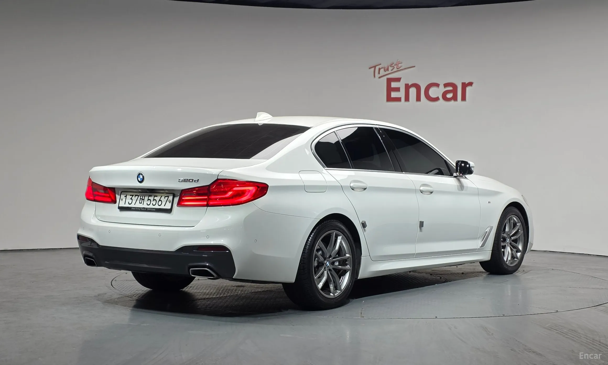 BMW 5 Series (G30) превью 2