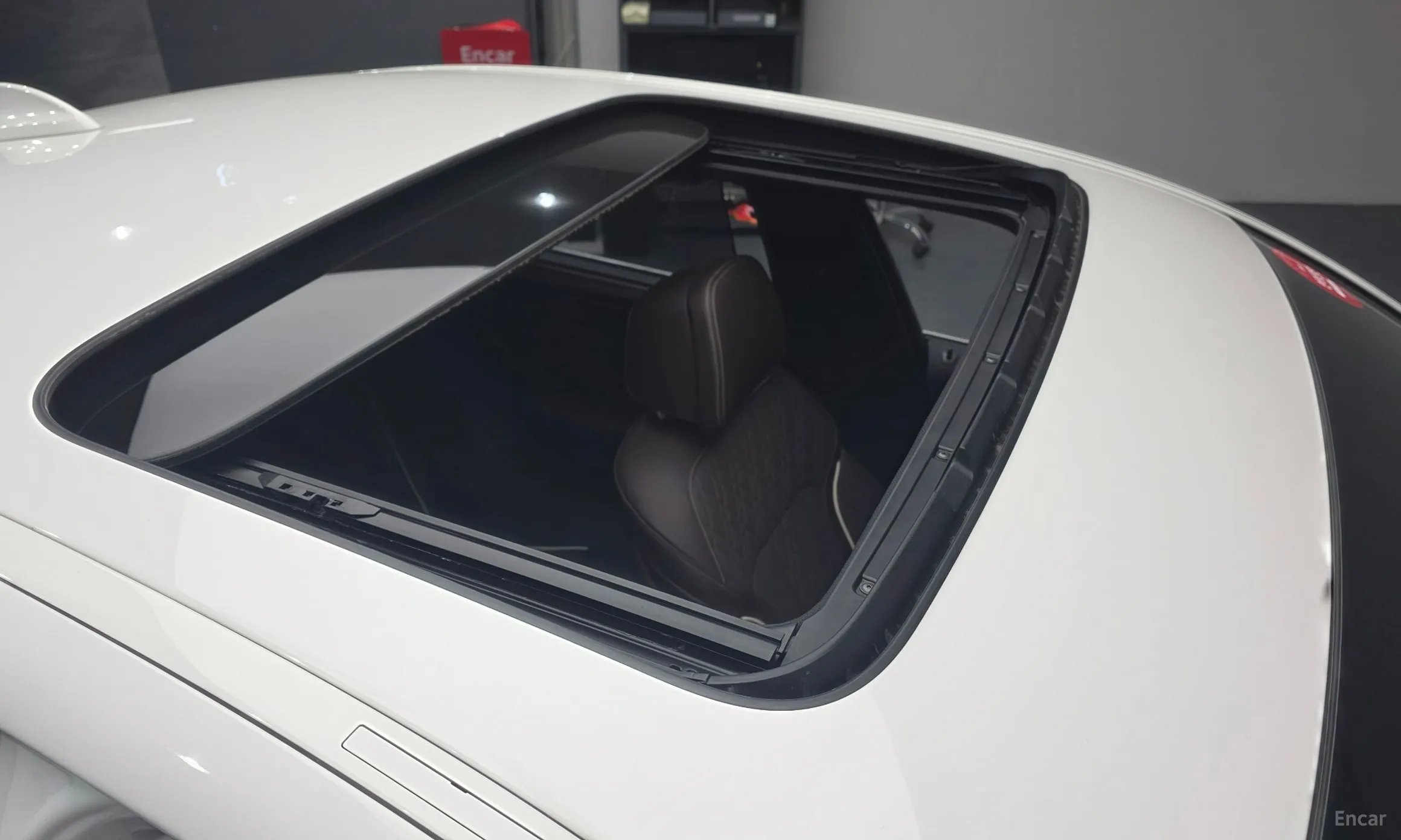 BMW 5 Series (G30) превью 19