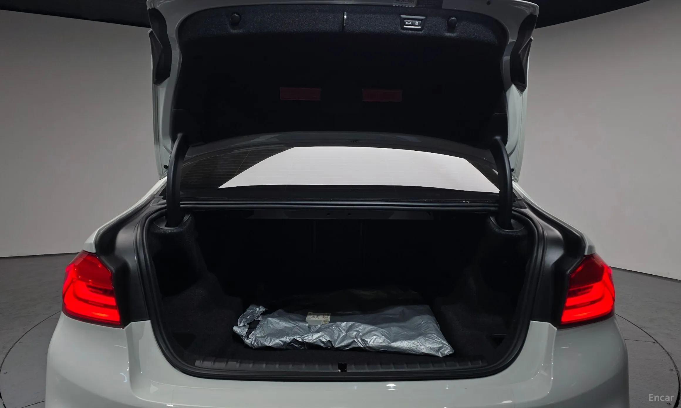 BMW 5 Series (G30) превью 20