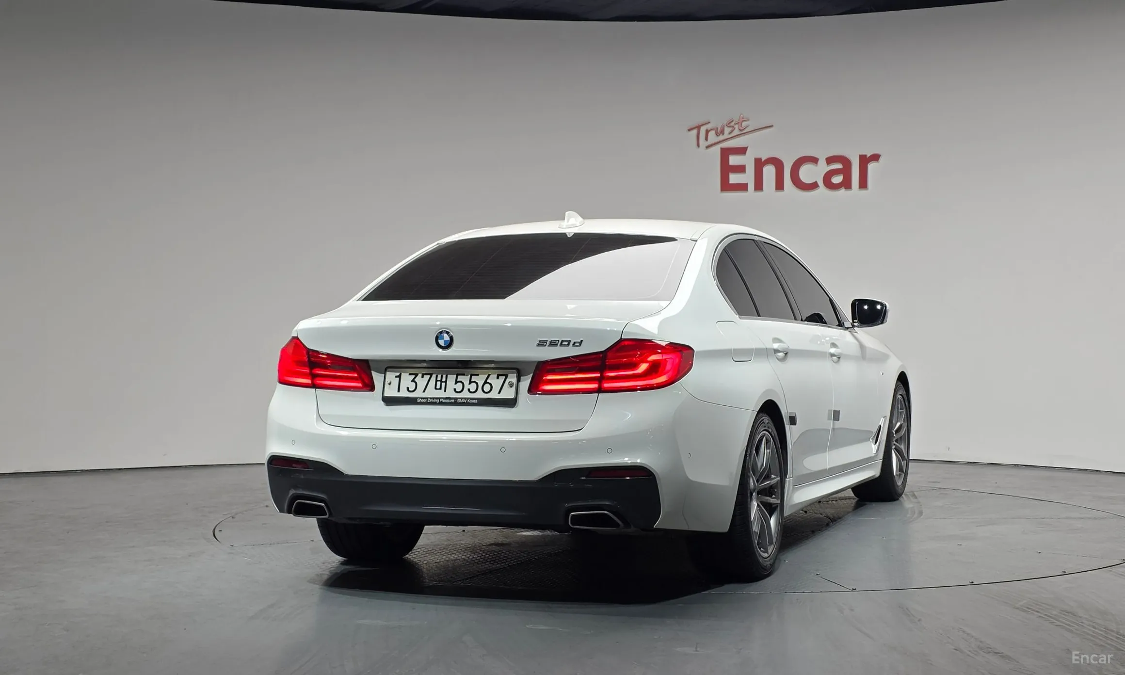 BMW 5 Series (G30) превью 4