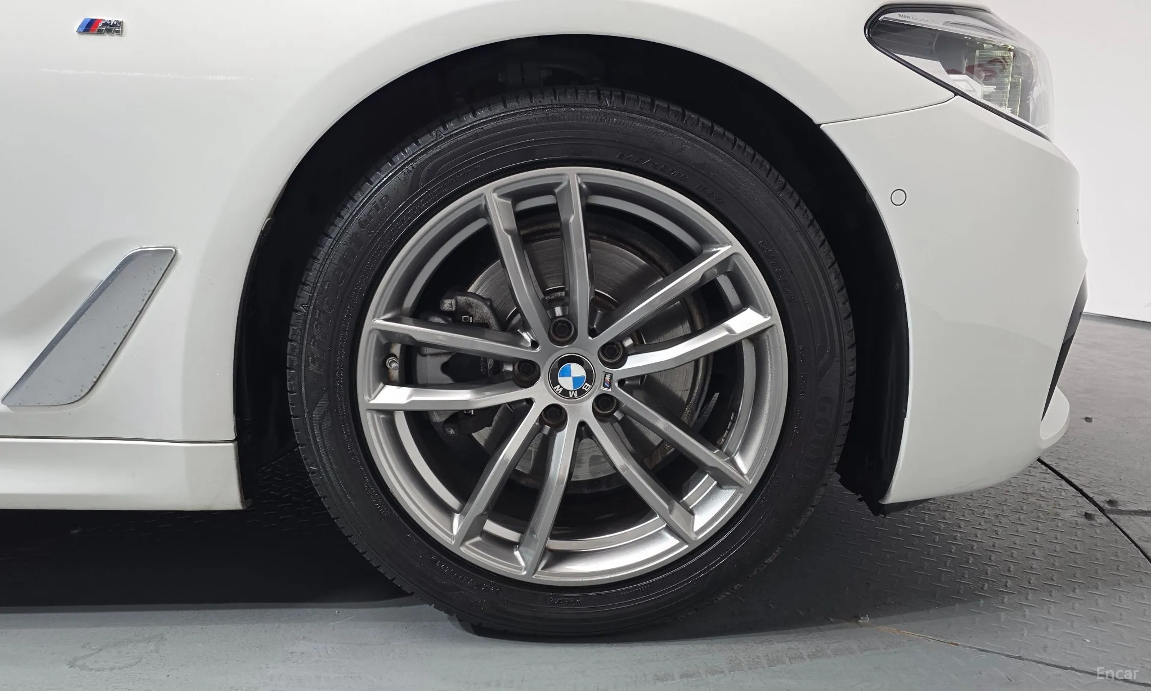 BMW 5 Series (G30) превью 5